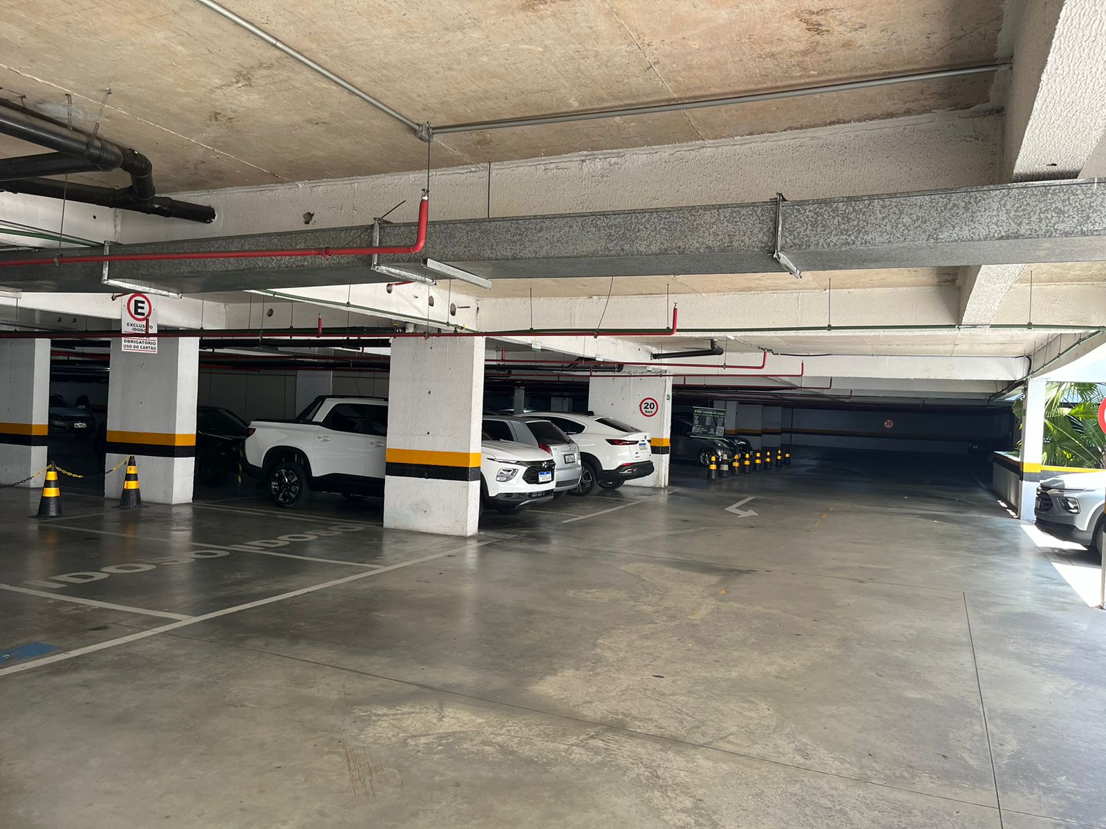 Alugo Sala Comercial - 116m² Edifício Corporate Trade - Av. Boulevard