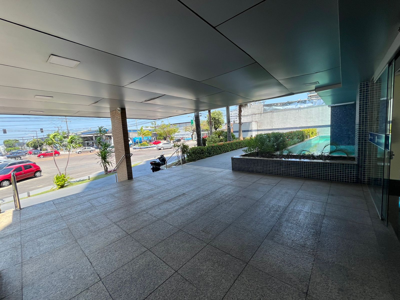 Alugo Sala Comercial - 116m² Edifício Corporate Trade - Av. Boulevard