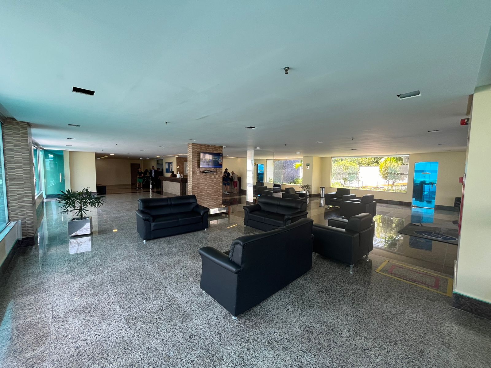 Alugo Sala Comercial - 116m² Edifício Corporate Trade - Av. Boulevard