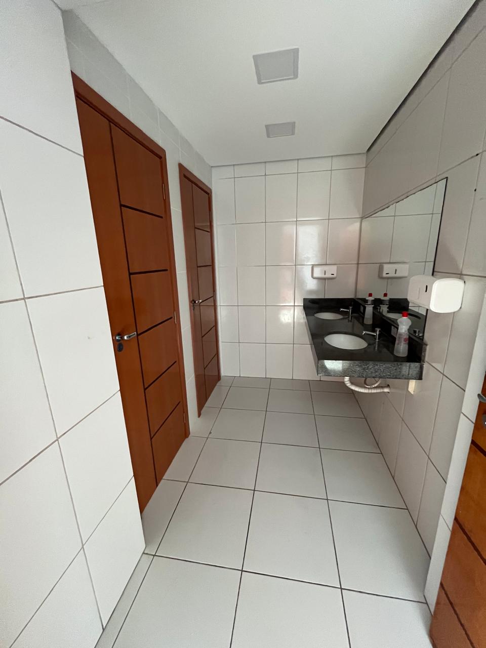 Alugo Sala Comercial - 116m² Edifício Corporate Trade - Av. Boulevard