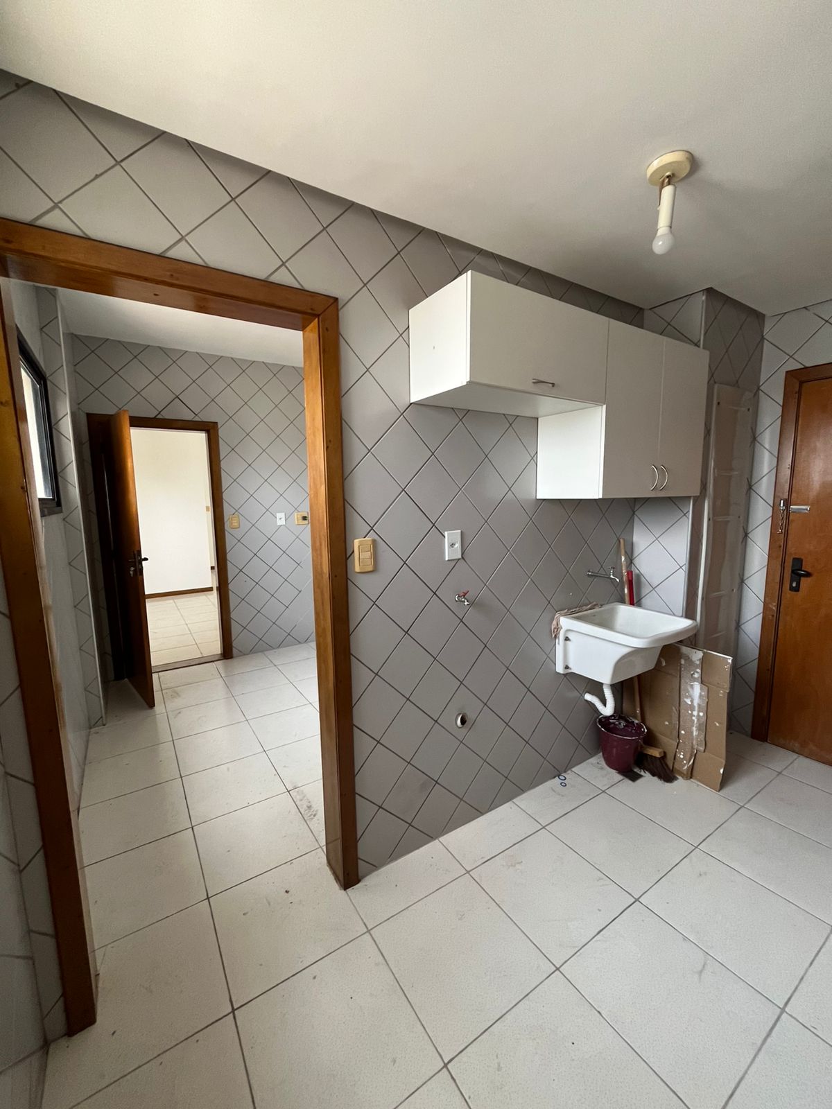 Alugo Apartamento Adrianólis - Cond. Saint Remmy - Av. Maceió