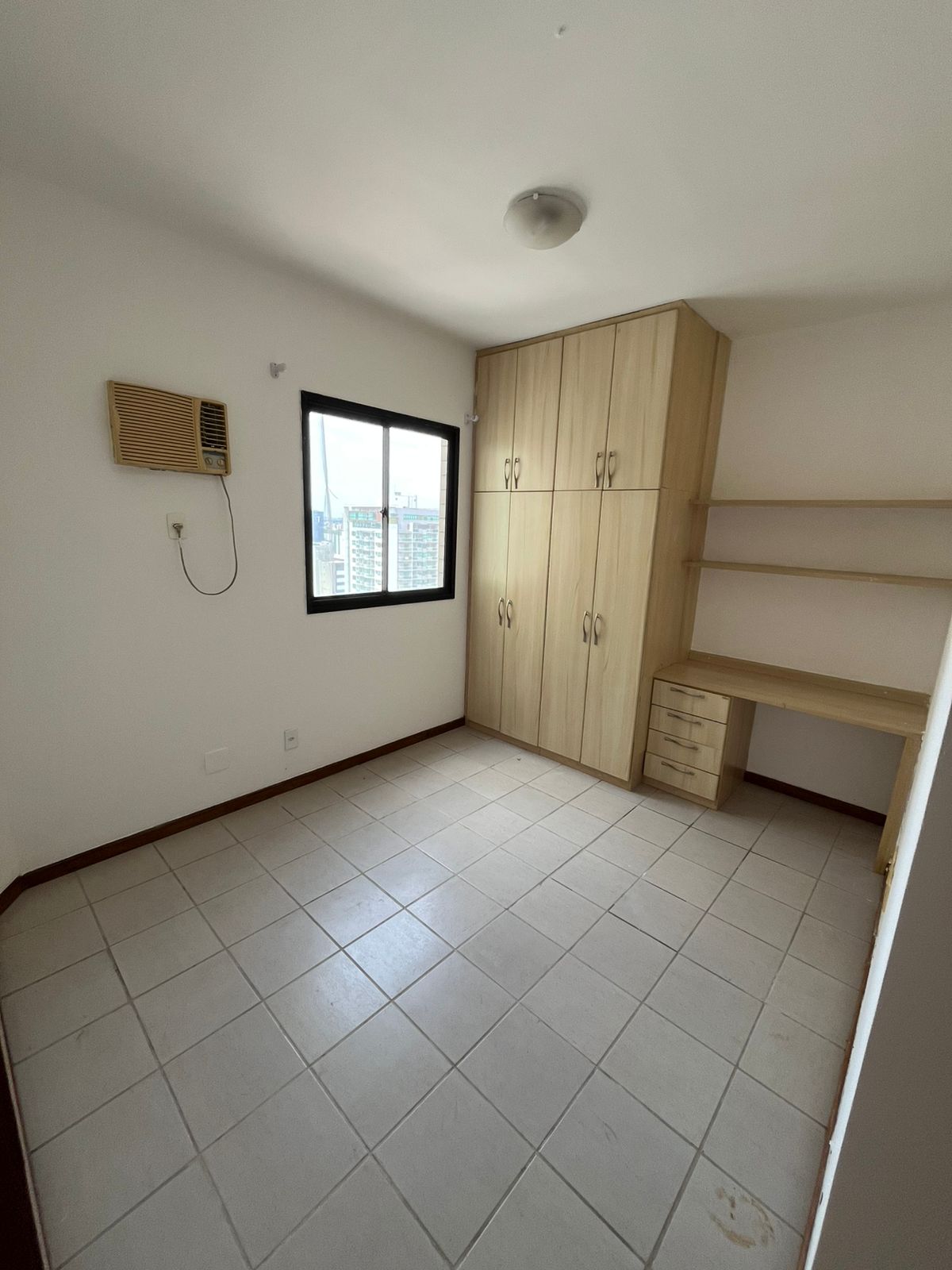 Alugo Apartamento Adrianólis - Cond. Saint Remmy - Av. Maceió
