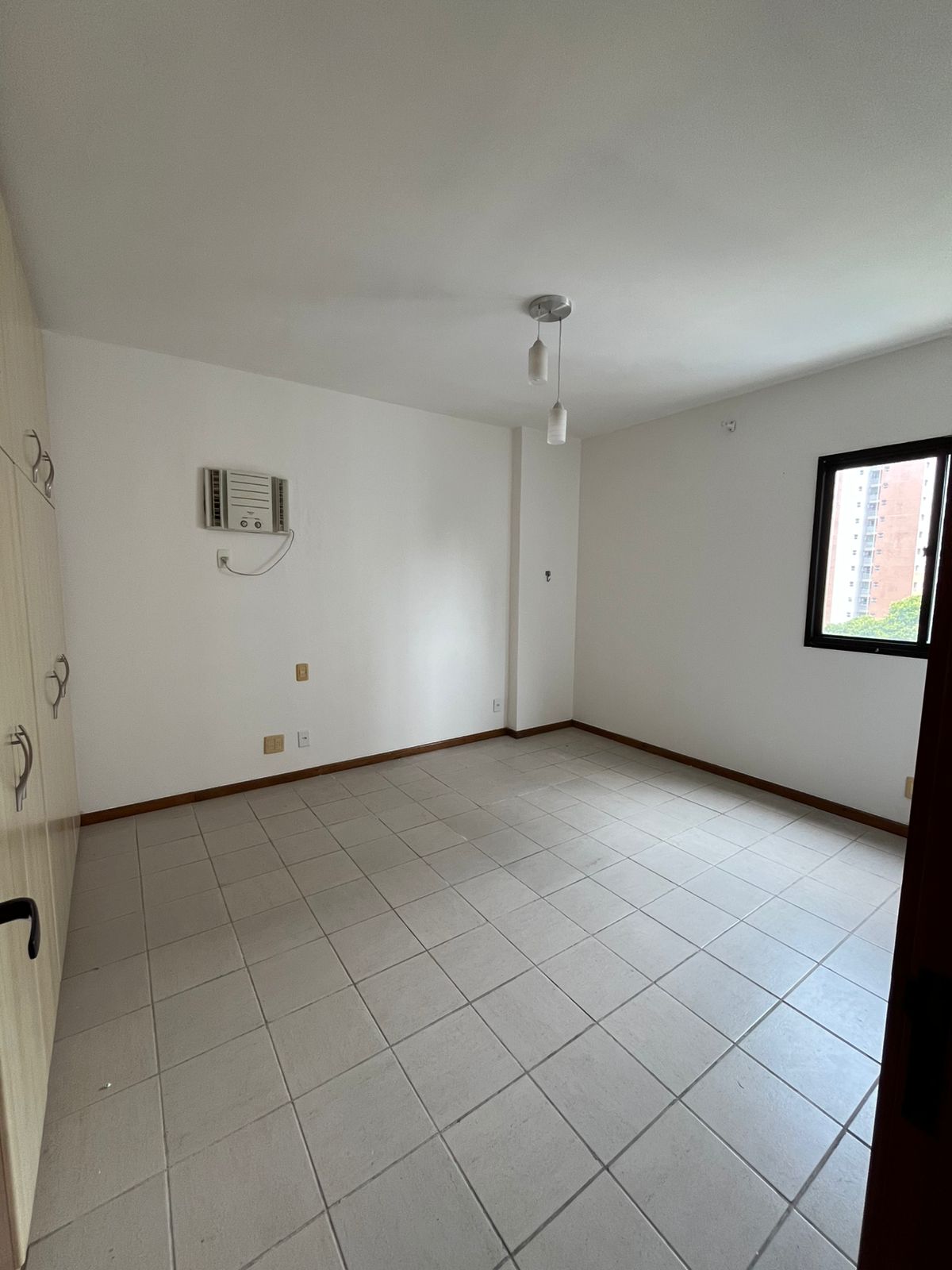 Alugo Apartamento Adrianólis - Cond. Saint Remmy - Av. Maceió