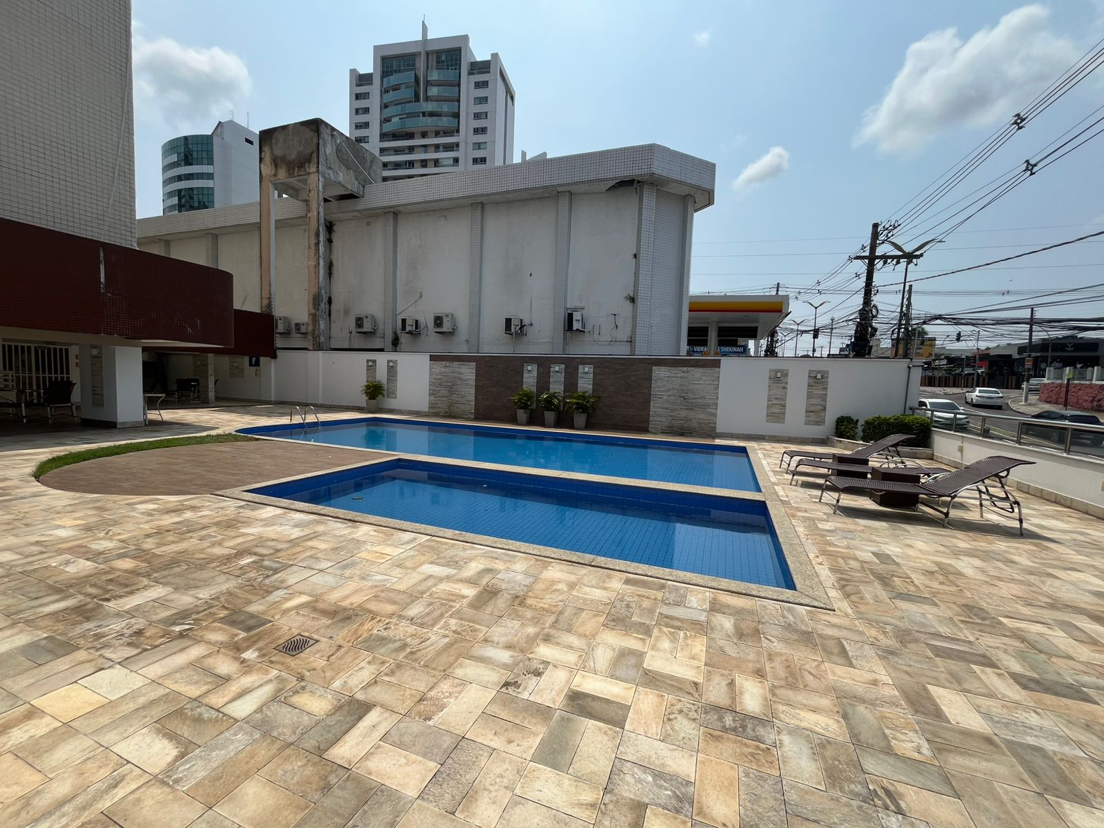 Alugo Apartamento Adrianólis - Cond. Saint Remmy - Av. Maceió