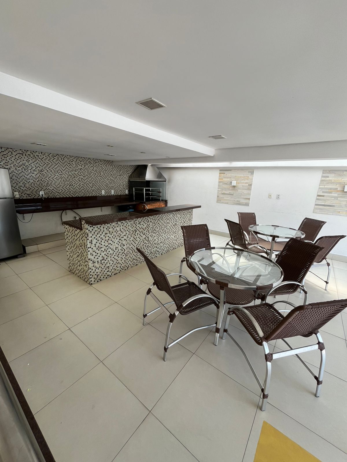 Alugo Apartamento Adrianólis - Cond. Saint Remmy - Av. Maceió