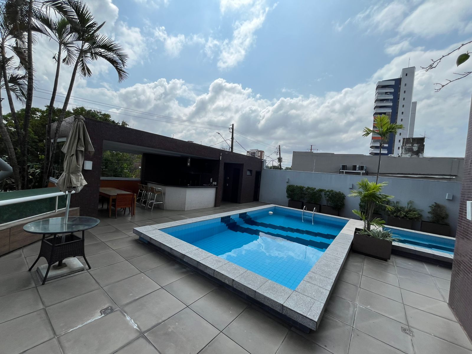 Alugo Apartamento 4 suítes - Vieiralves