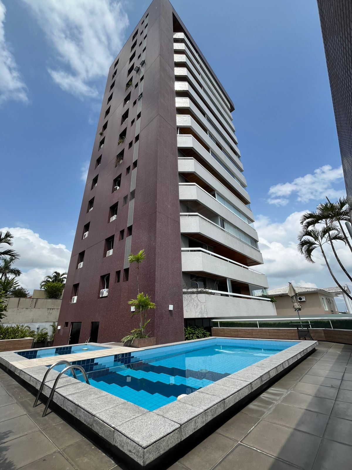 Alugo Apartamento 4 suítes - Vieiralves