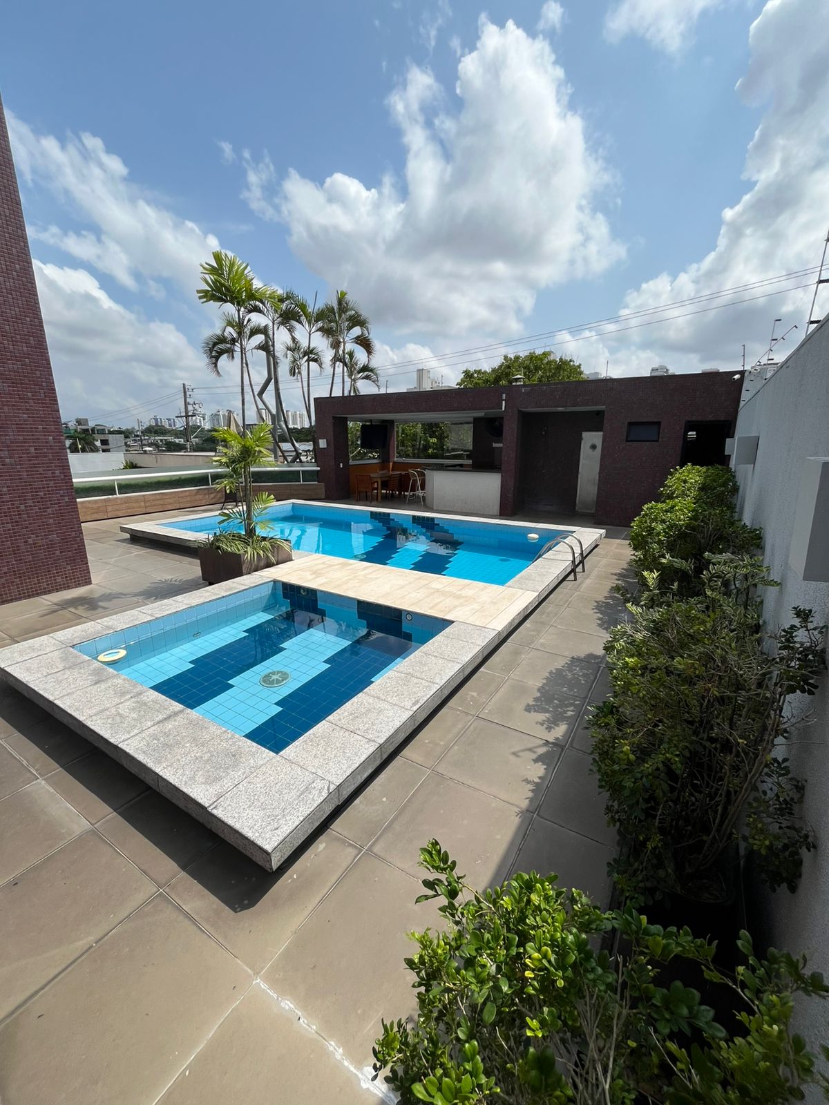 Alugo Apartamento 4 suítes - Vieiralves