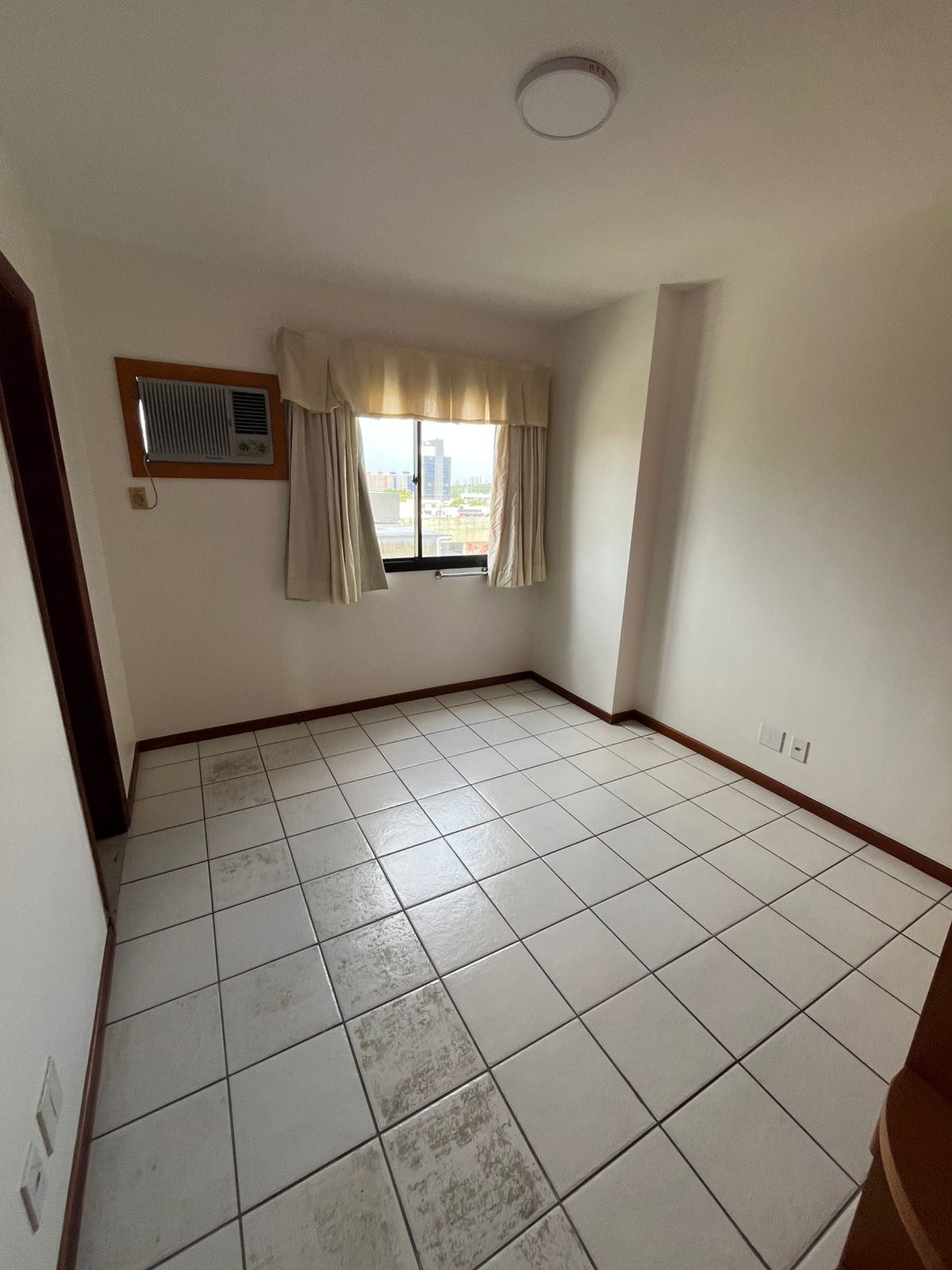 Alugo Apartamento 4 suítes - Vieiralves