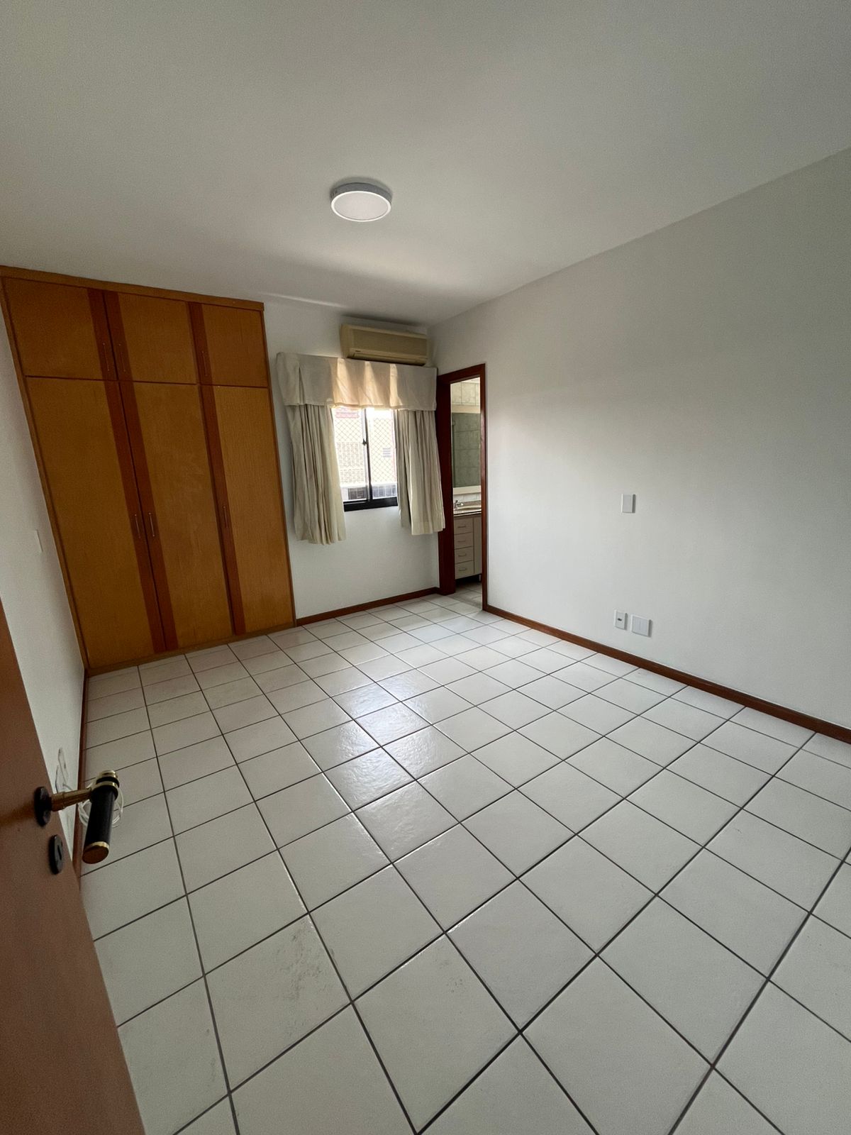 Alugo Apartamento 4 suítes - Vieiralves