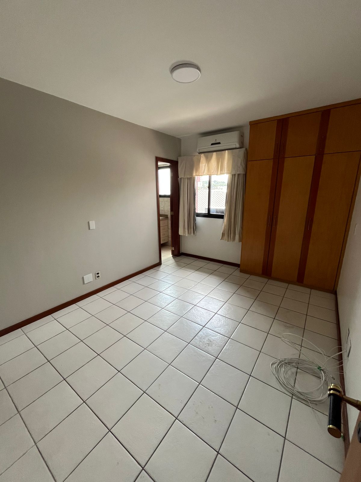 Alugo Apartamento 4 suítes - Vieiralves