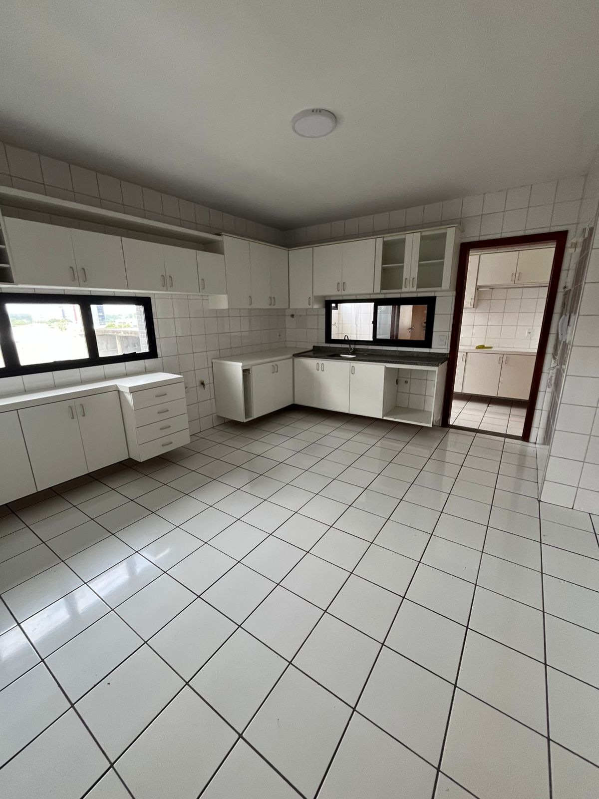 Alugo Apartamento 4 suítes - Vieiralves