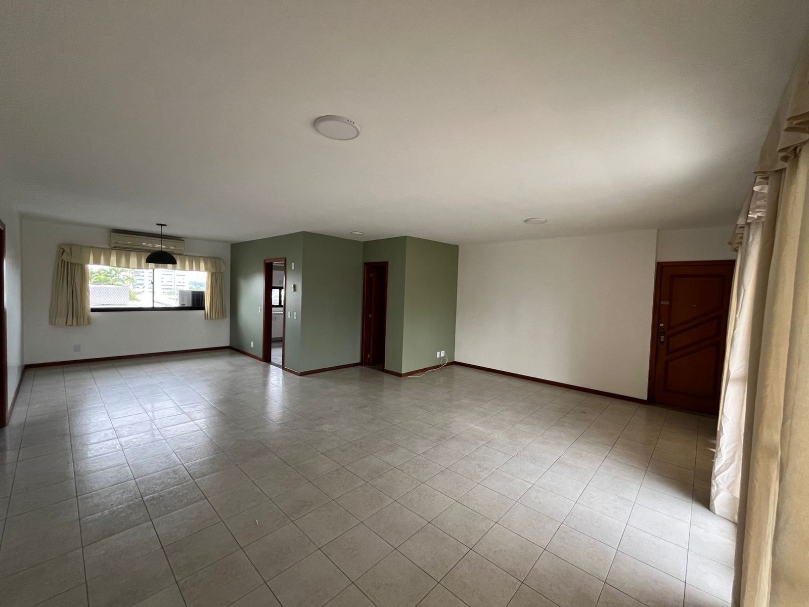 Alugo Apartamento 4 suítes - Vieiralves