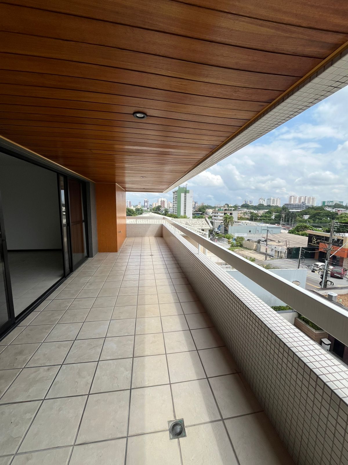 Alugo Apartamento 4 suítes - Vieiralves