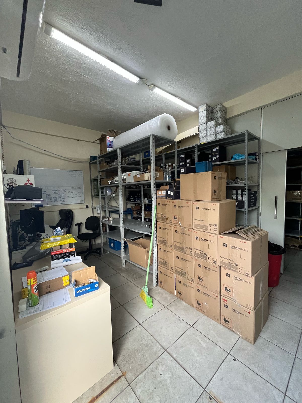 Alugo Ponto Comercial/Sala Comercial Térreo - P. 10
