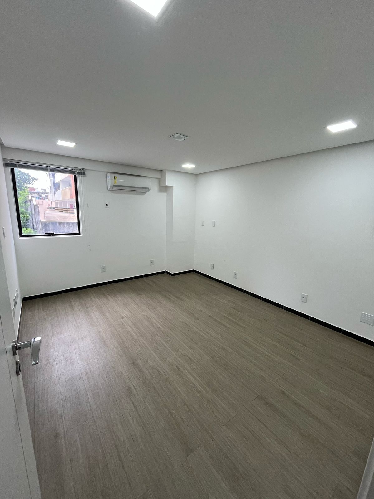 Vendo Loja Térrea / Sala Comercial - Vieiralves