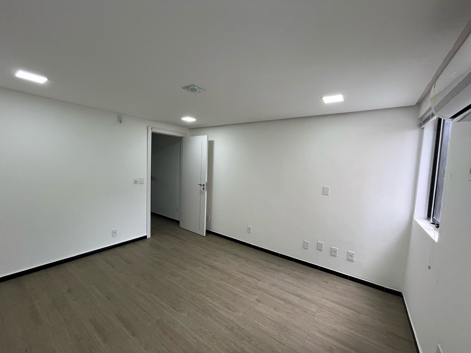 Vendo Loja Térrea / Sala Comercial - Vieiralves