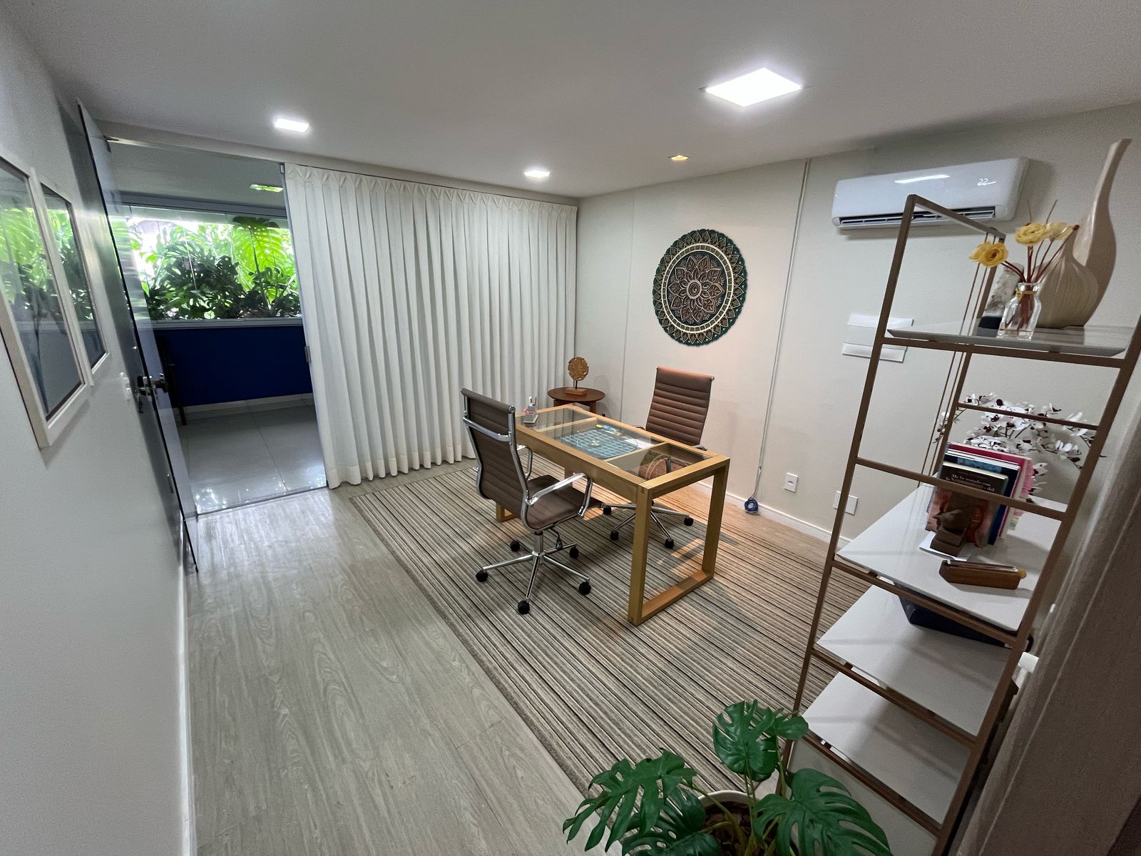 Alugo Loja Térrea / Sala Comercial - Vieiralves
