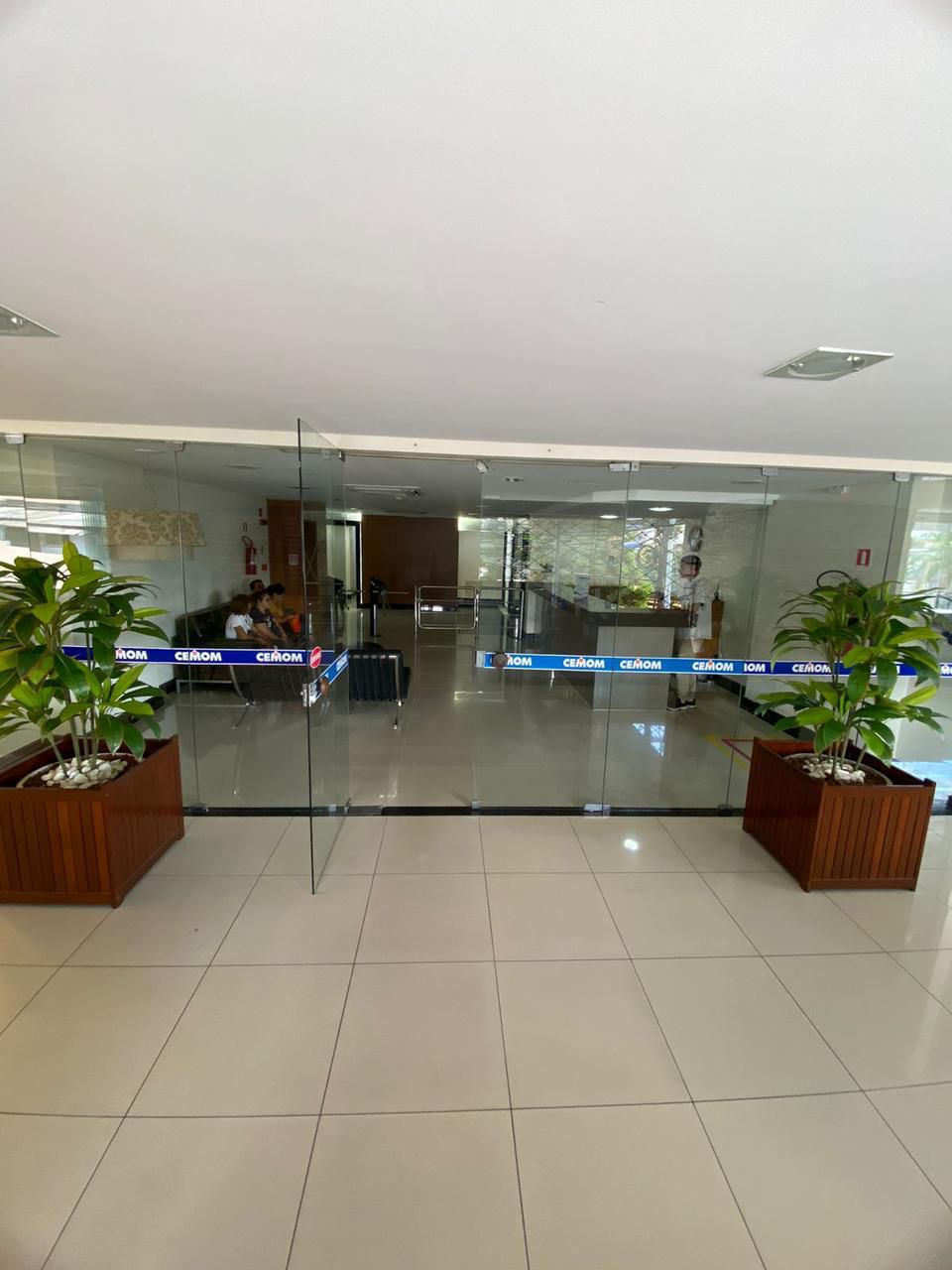 Alugo Loja Térrea / Sala Comercial - Vieiralves