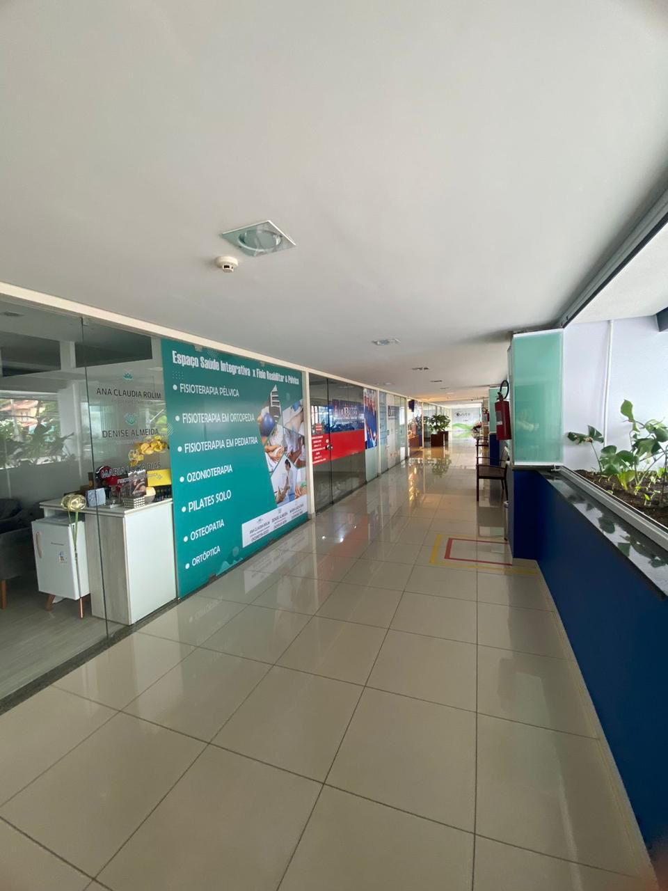 Alugo Loja Térrea / Sala Comercial - Vieiralves