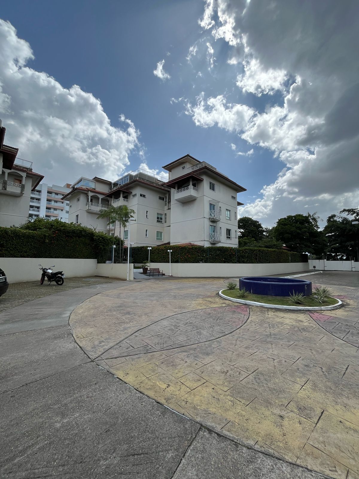 Vendo Apartamento Triplex - Parque das Laranjeiras