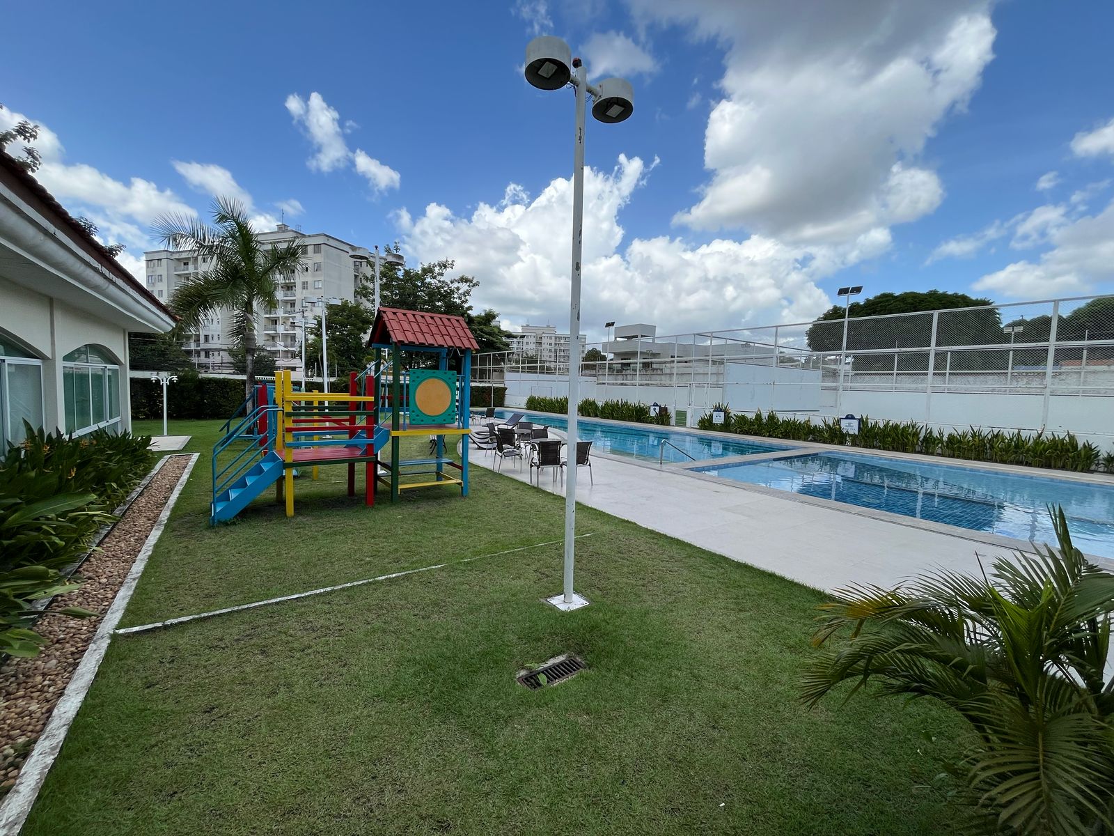 Vendo Apartamento Triplex - Parque das Laranjeiras
