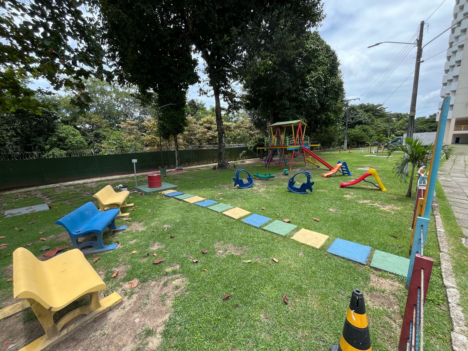 Vendo Apartamento Amplo 120m² - Av. Constantino Nery