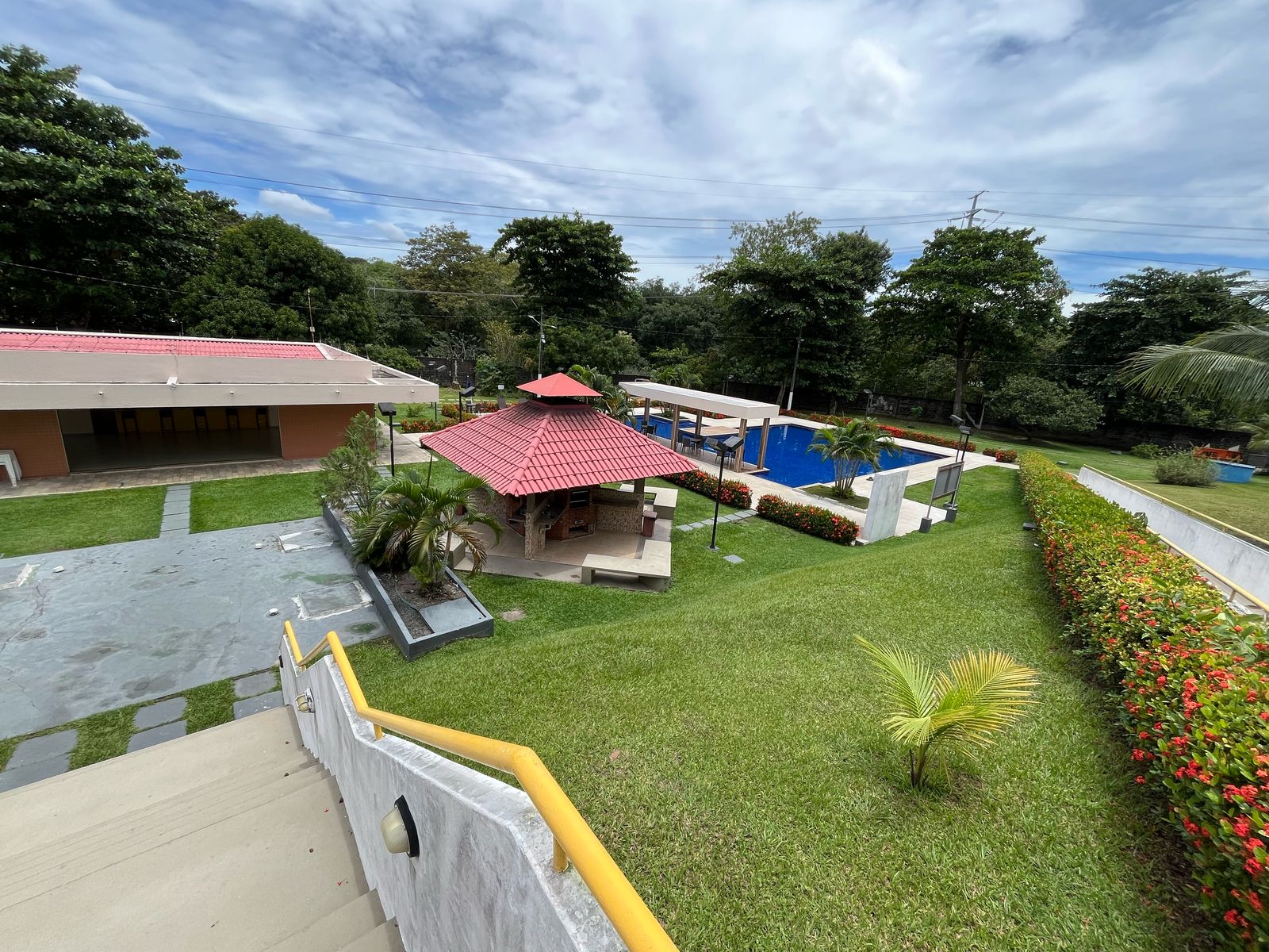 Vendo Apartamento Amplo 120m² - Av. Constantino Nery