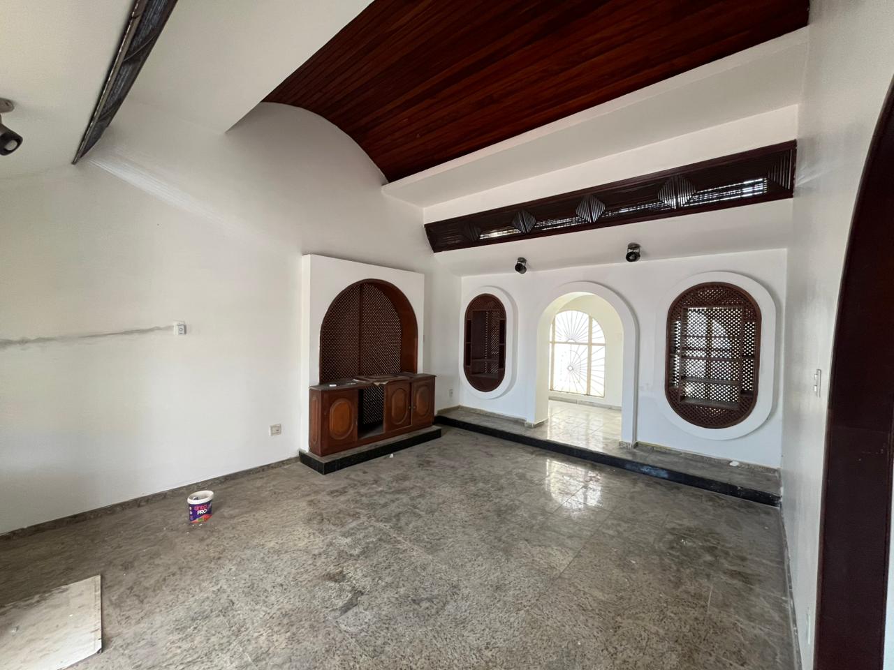 Vendo Ampla Casa de Esquina - Japiim