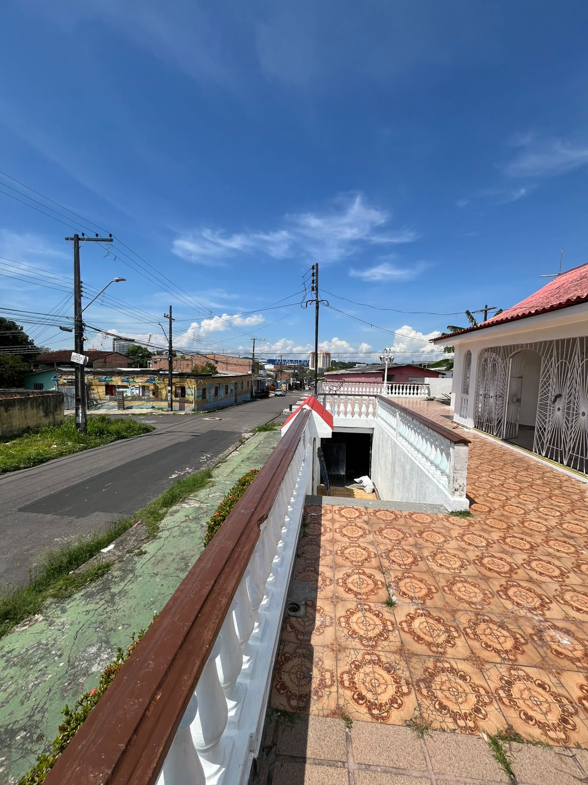 Vendo Ampla Casa de Esquina - Japiim