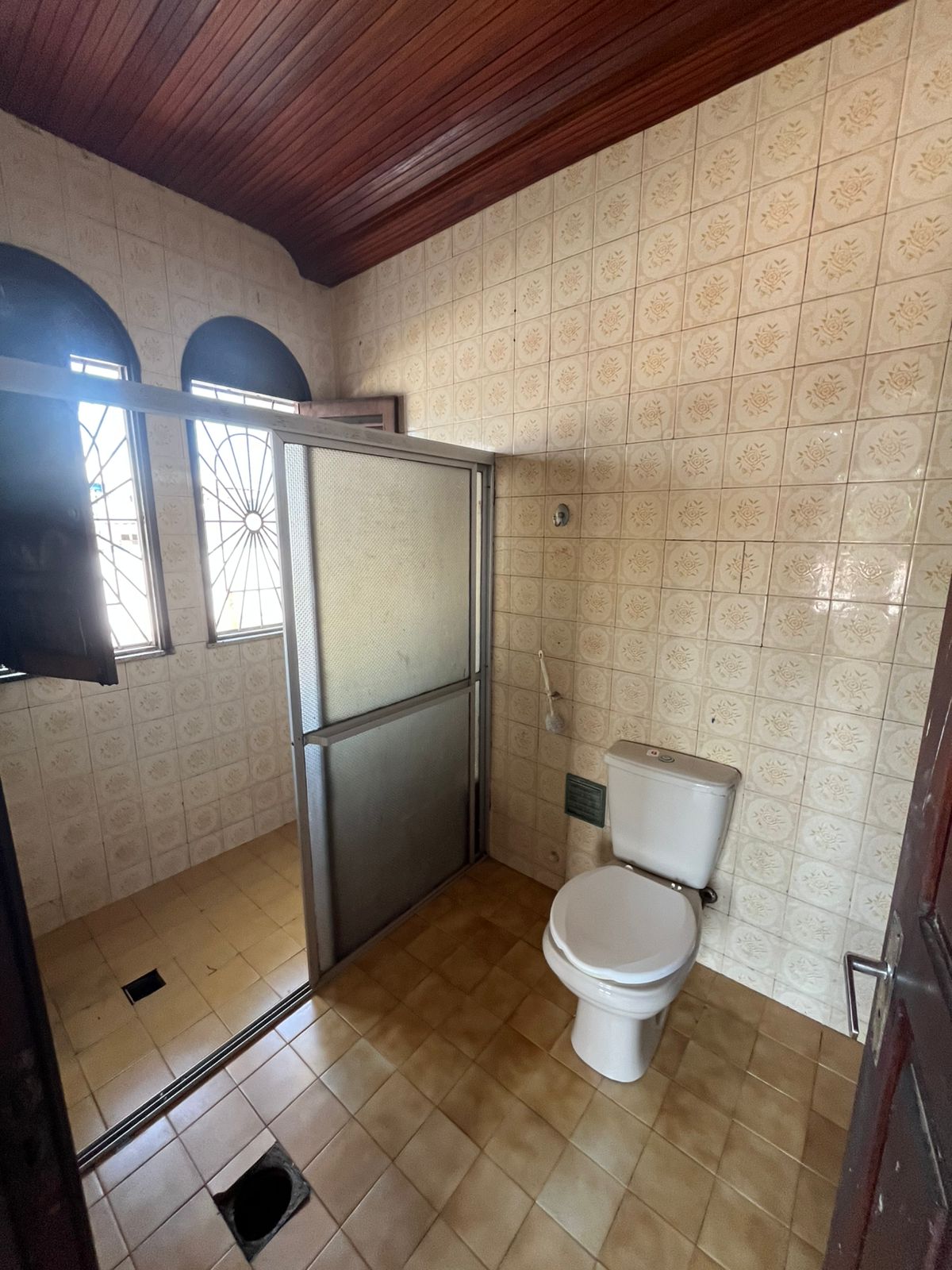 Vendo Ampla Casa de Esquina - Japiim