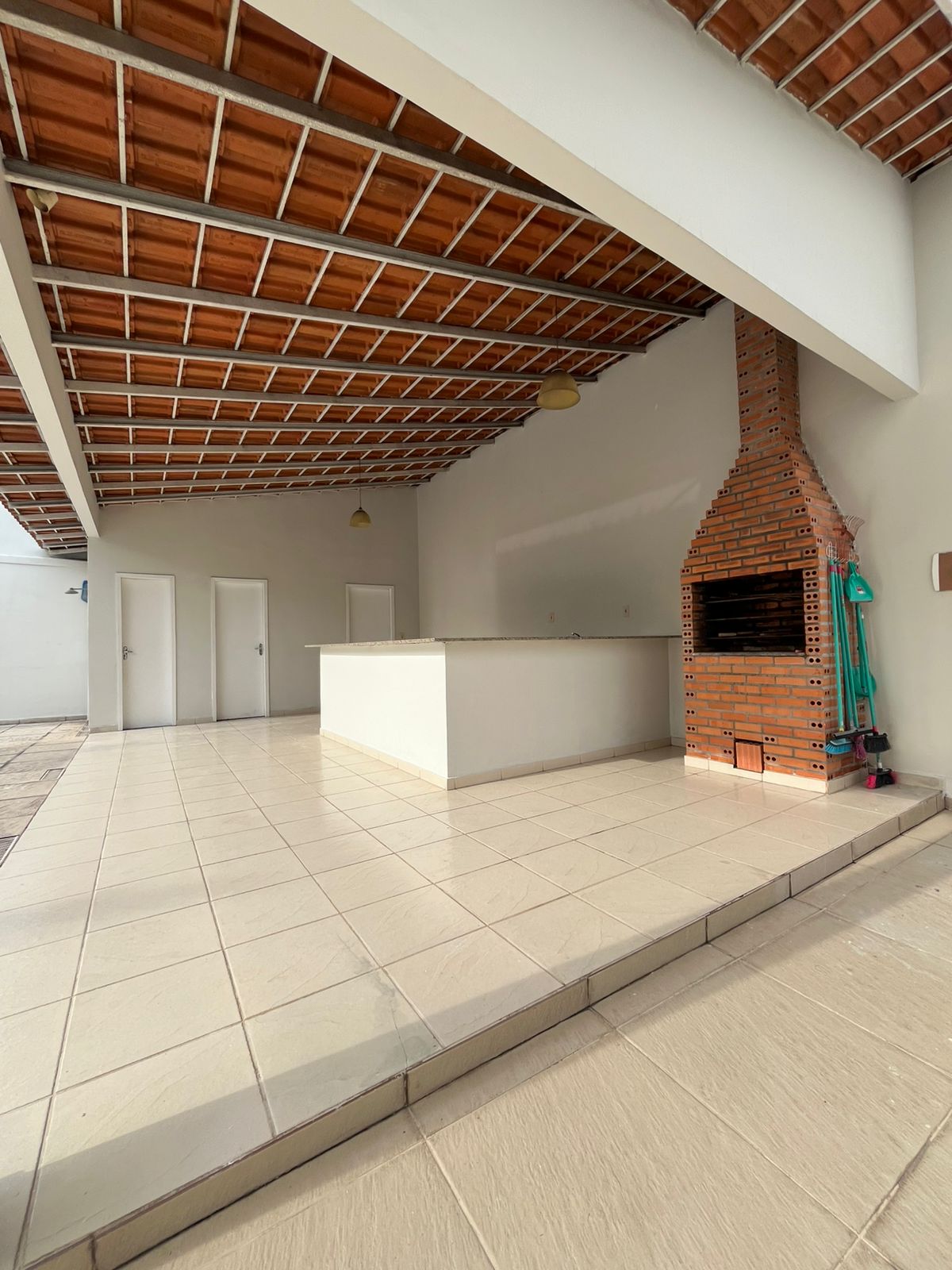 Vendo Casa Duplex de Esquina com Piscina com 6 quartos