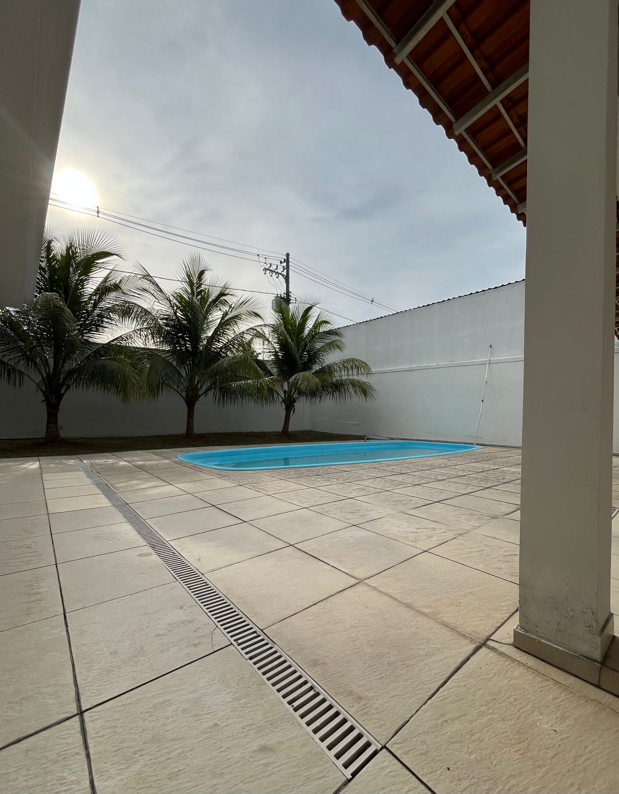 Vendo Casa Duplex de Esquina com Piscina com 6 quartos