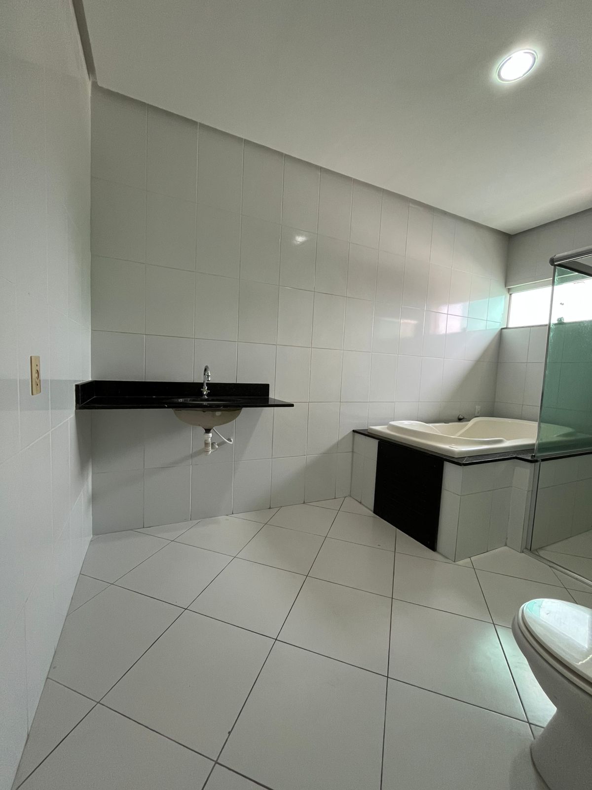 Vendo Casa Duplex de Esquina com Piscina com 6 quartos
