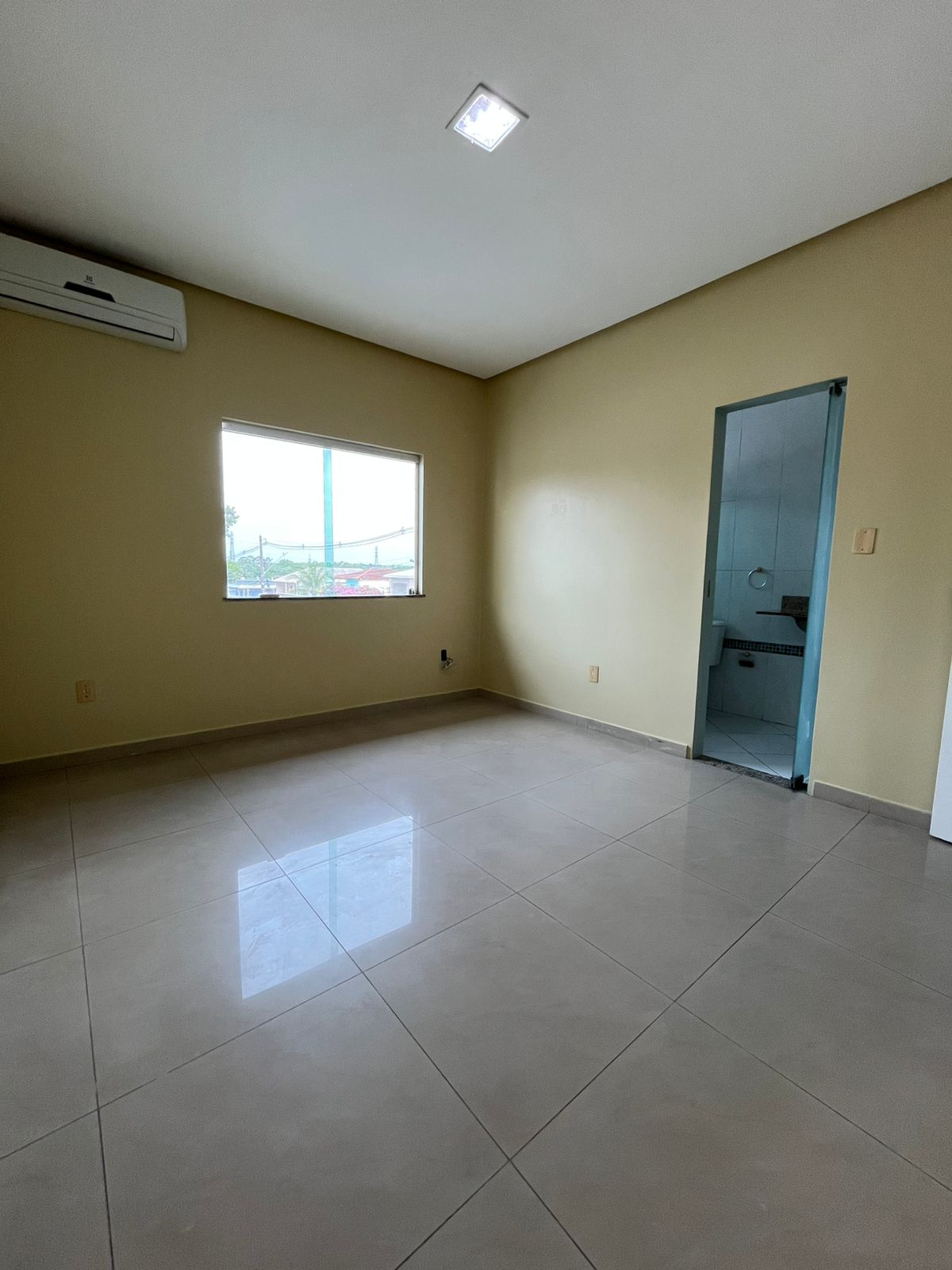 Vendo Casa Duplex de Esquina com Piscina com 6 quartos