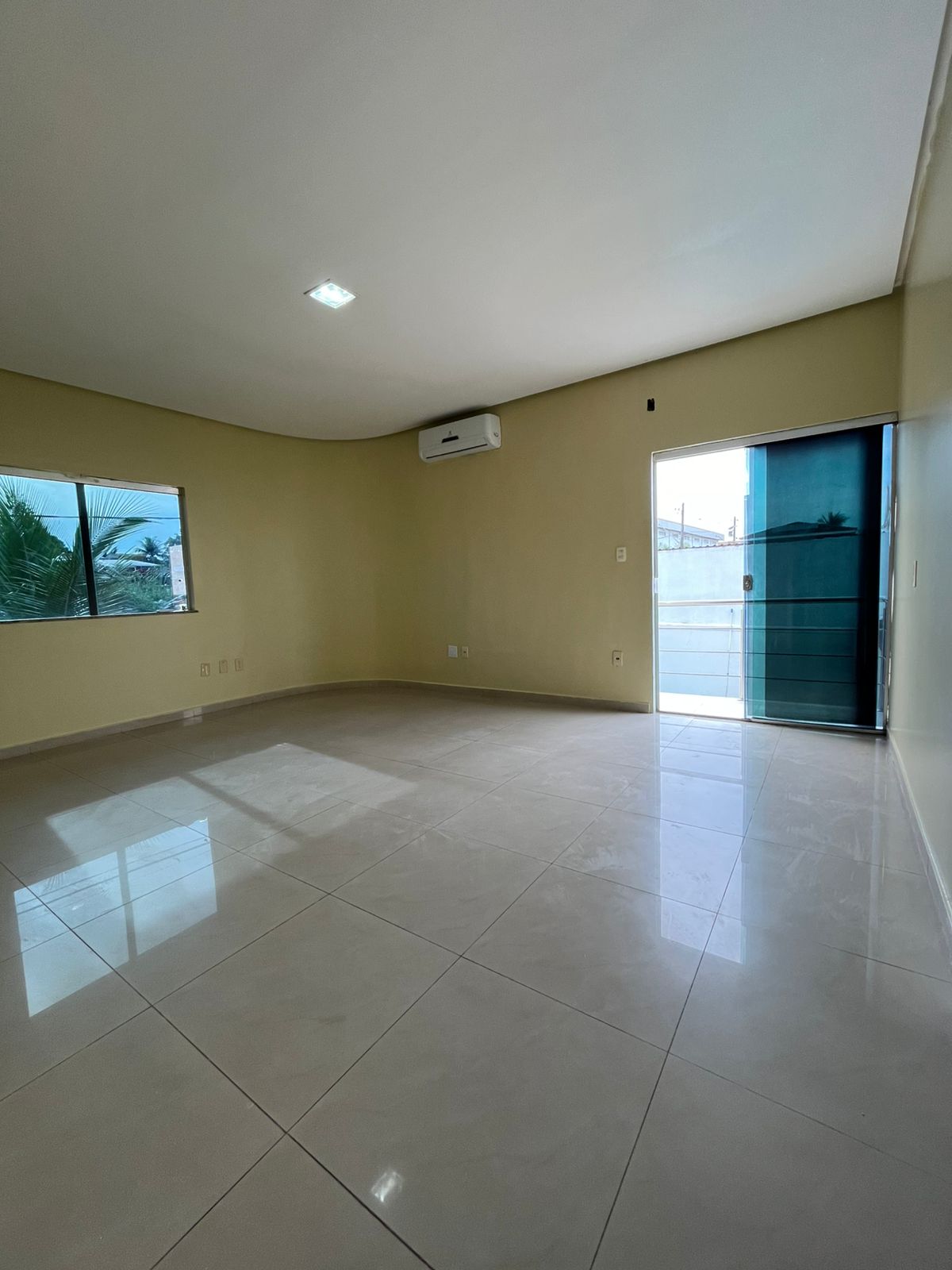 Vendo Casa Duplex de Esquina com Piscina com 6 quartos