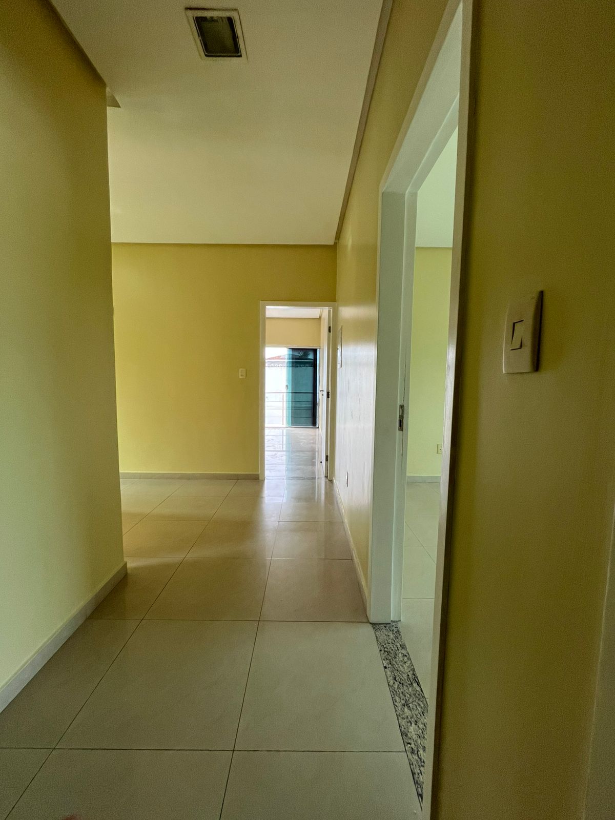 Vendo Casa Duplex de Esquina com Piscina com 6 quartos