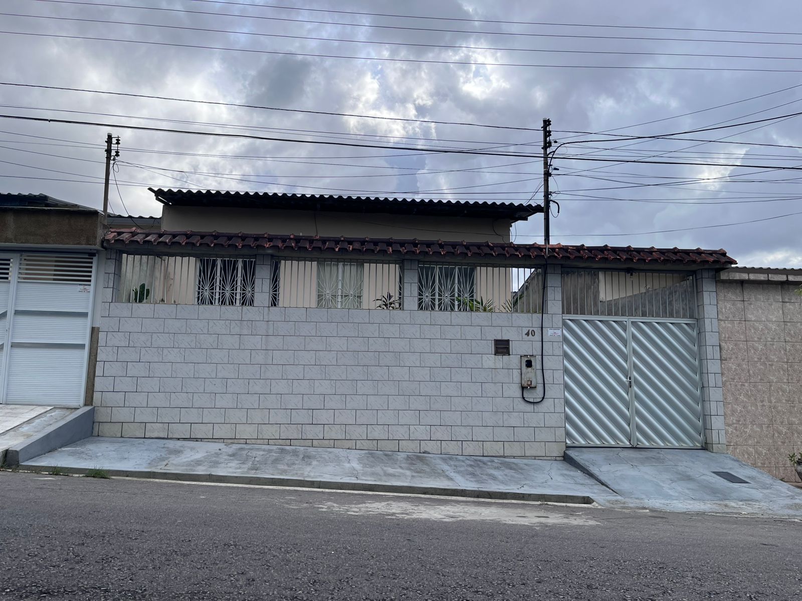 Vendo Casa Conj. Santo Dumont Com quintal