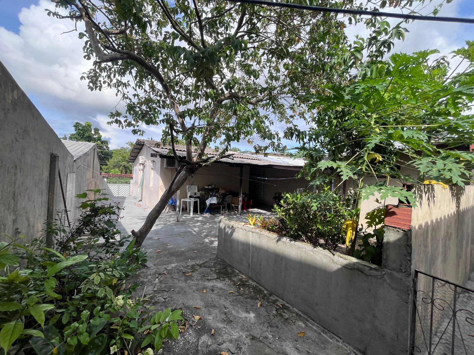 Vendo Casa Conj. Santo Dumont Com quintal