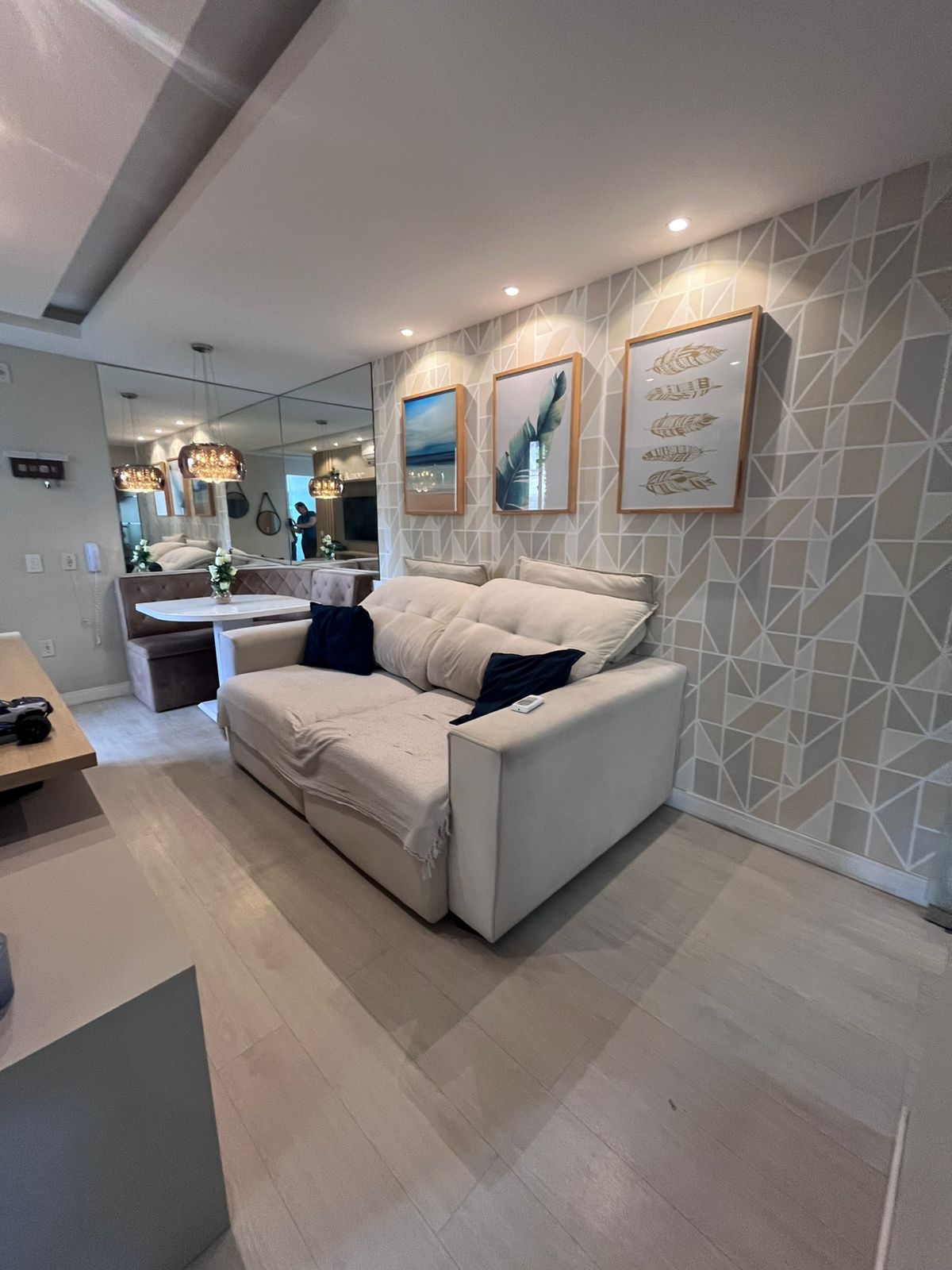 Vendo Apartamento REFORMADO e MOBILIADO 