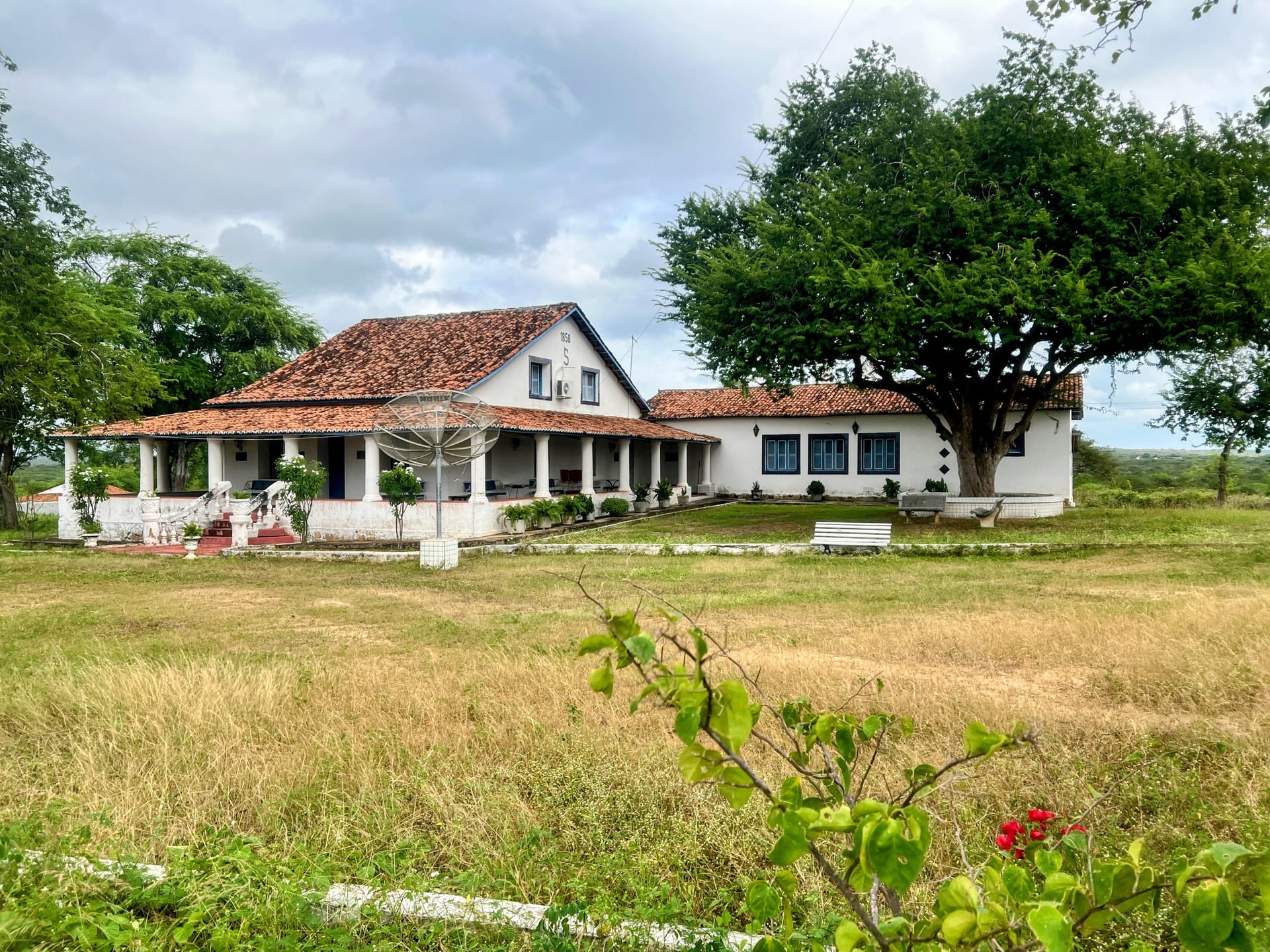 Sítio, 30 quartos, 320 hectares - Foto 1