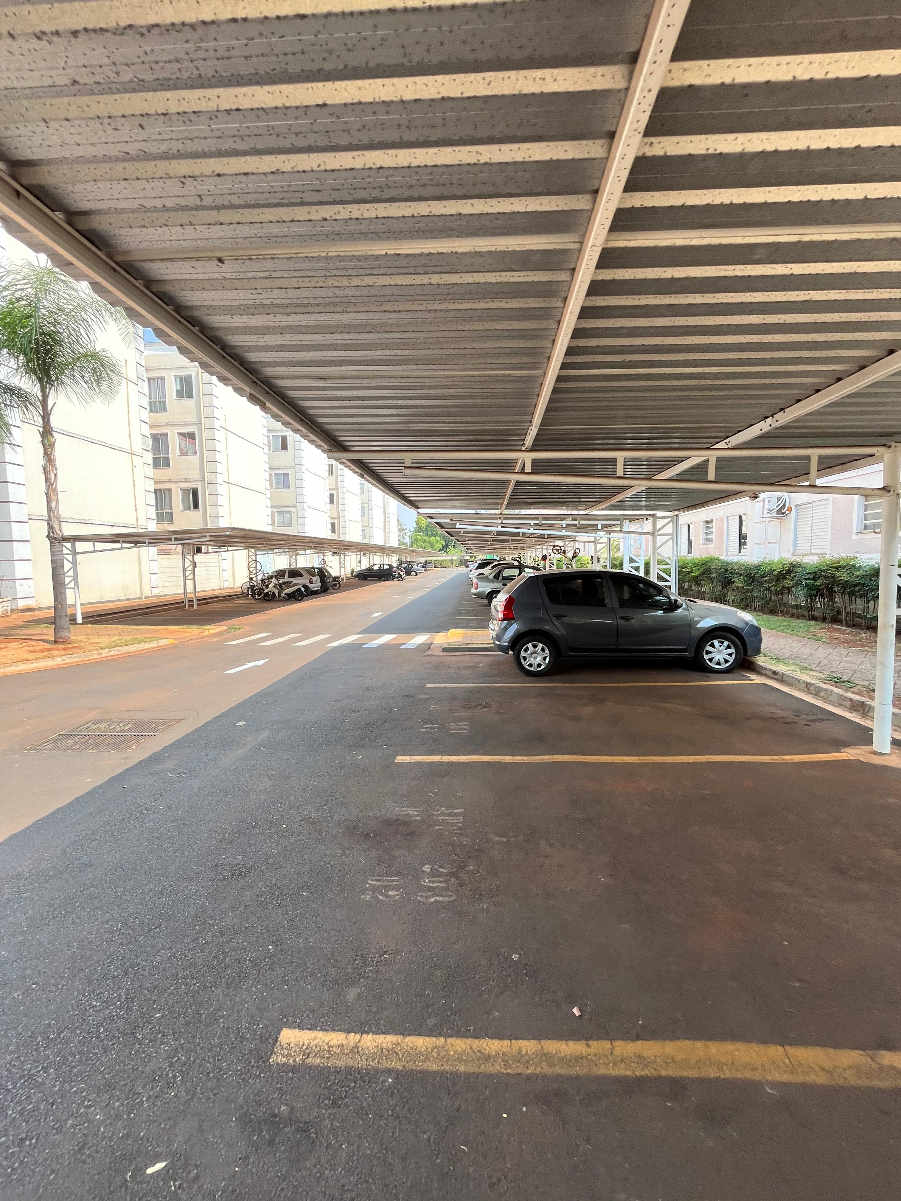 Condomínio Parque das Roseiras, apto térreo, 2 dormitórios, sala, cozinha e banheiro