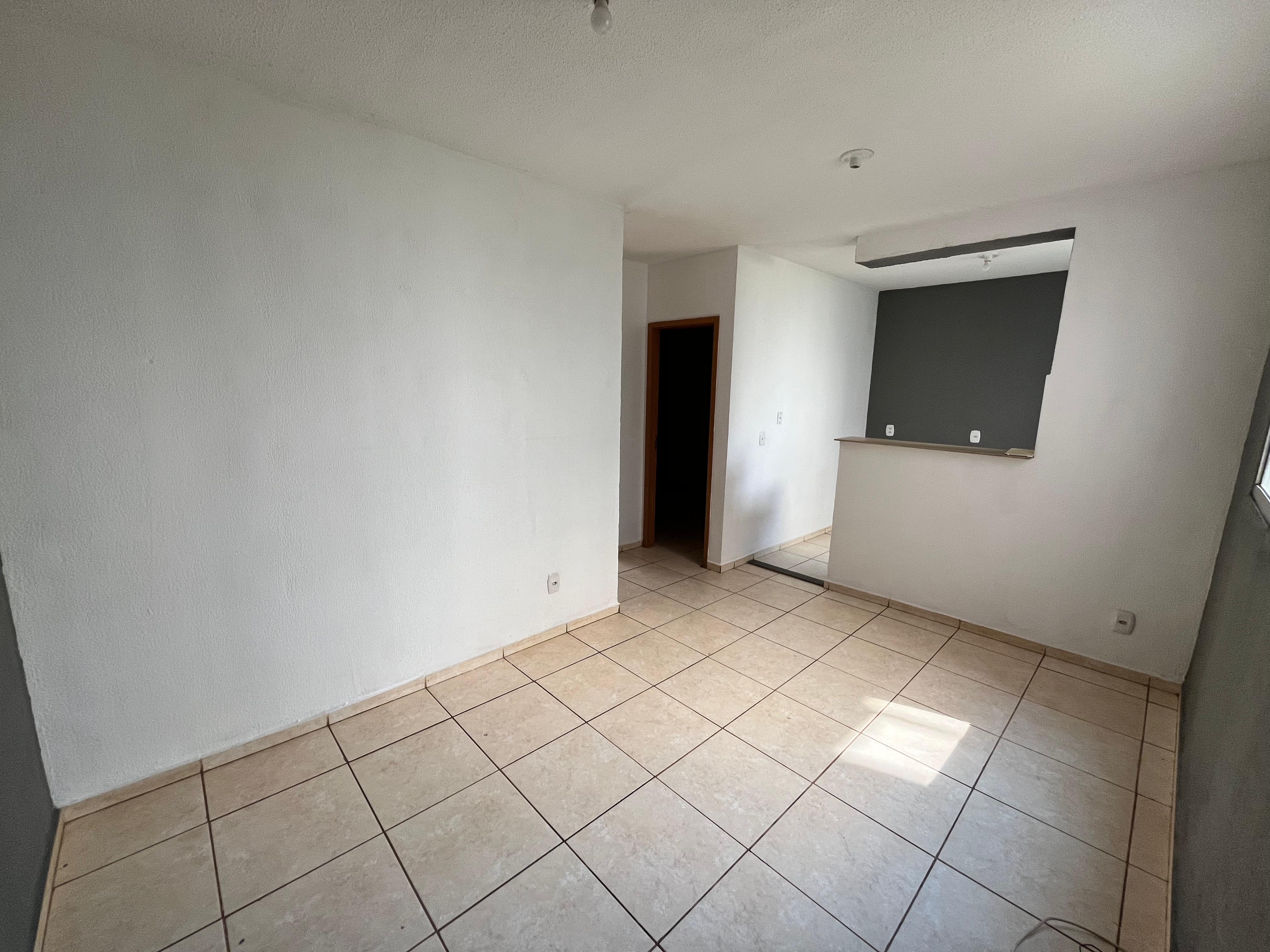 Condomínio Parque das Roseiras, apto térreo, 2 dormitórios, sala, cozinha e banheiro