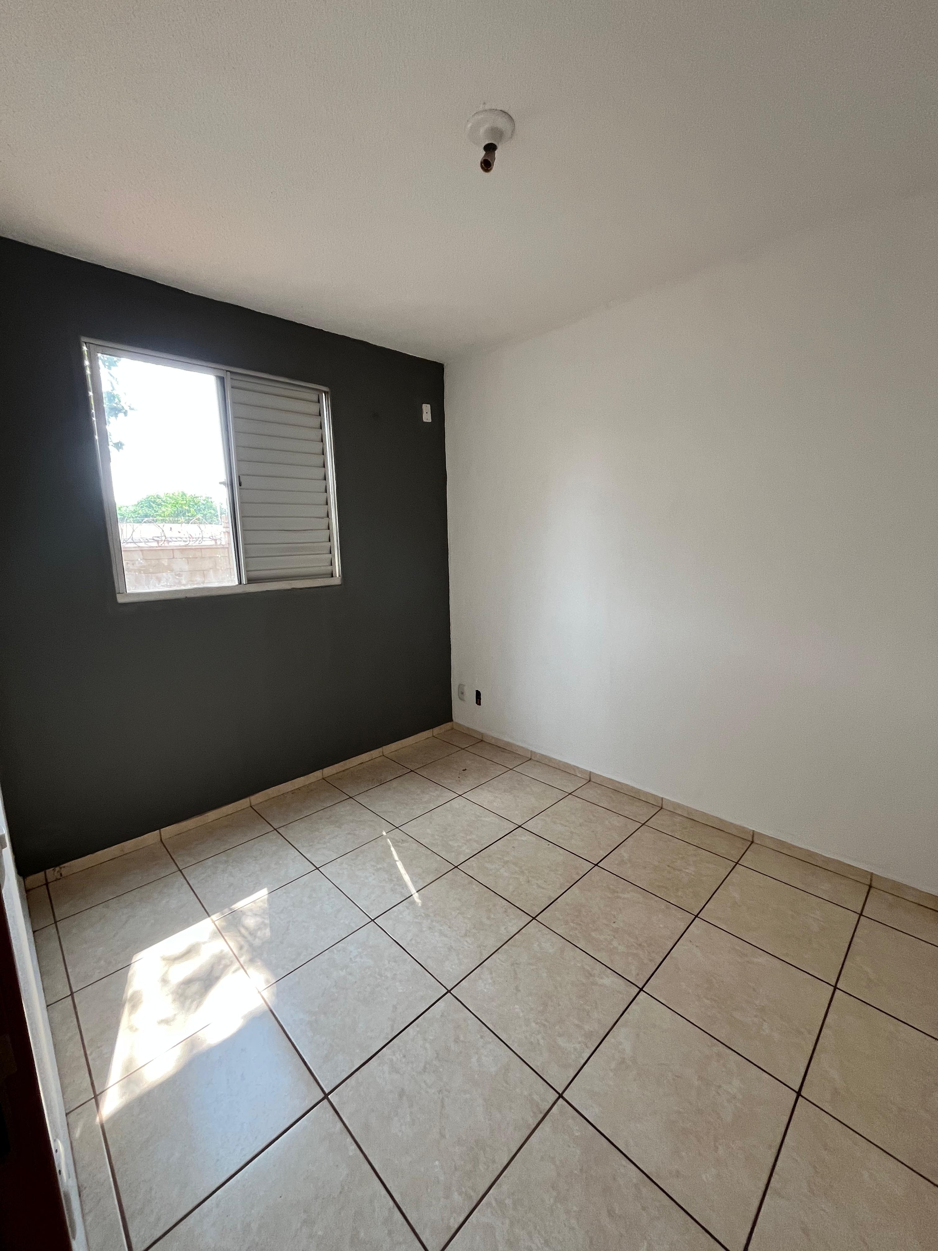 Condomínio Parque das Roseiras, apto térreo, 2 dormitórios, sala, cozinha e banheiro