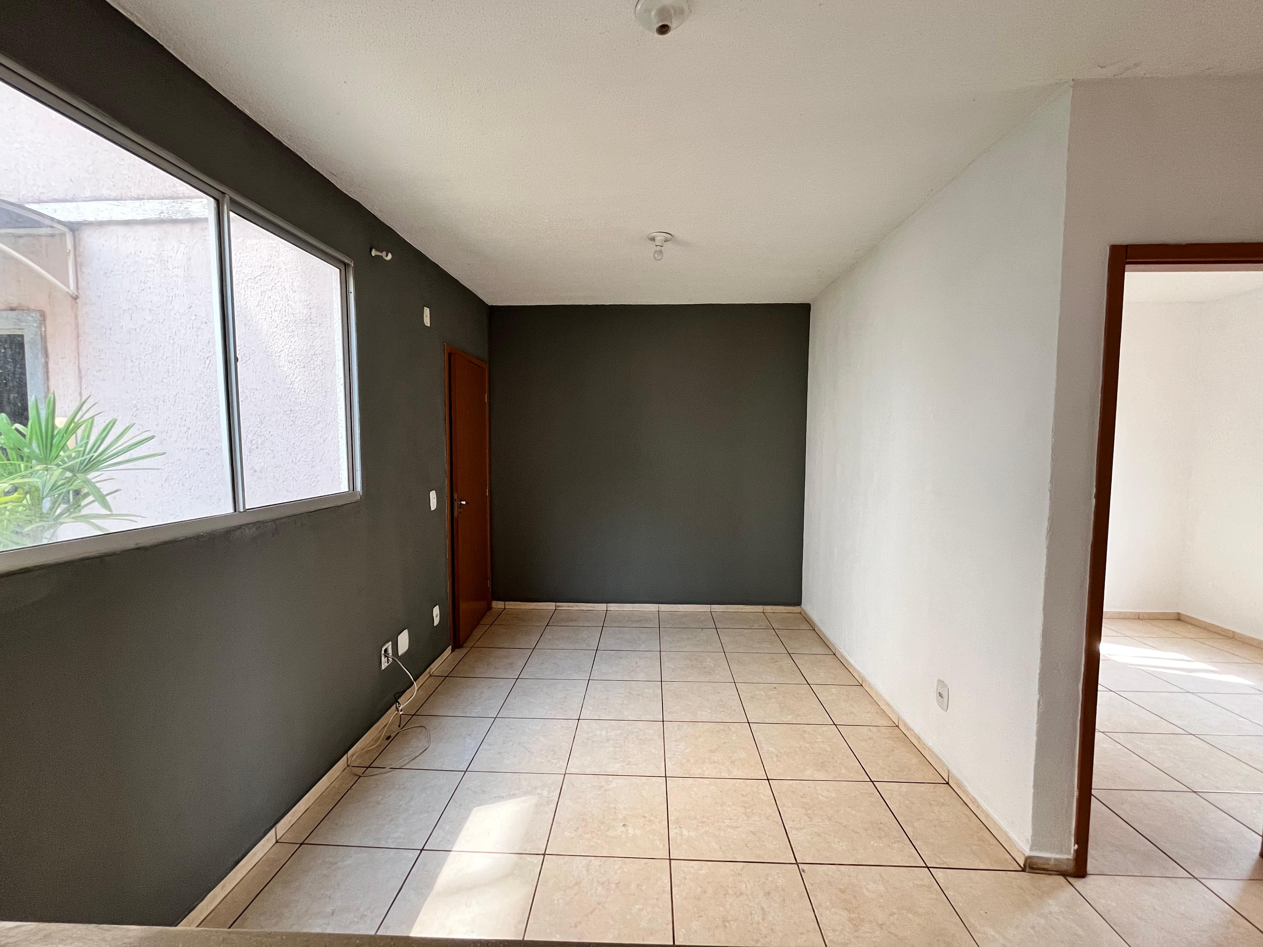 Condomínio Parque das Roseiras, apto térreo, 2 dormitórios, sala, cozinha e banheiro