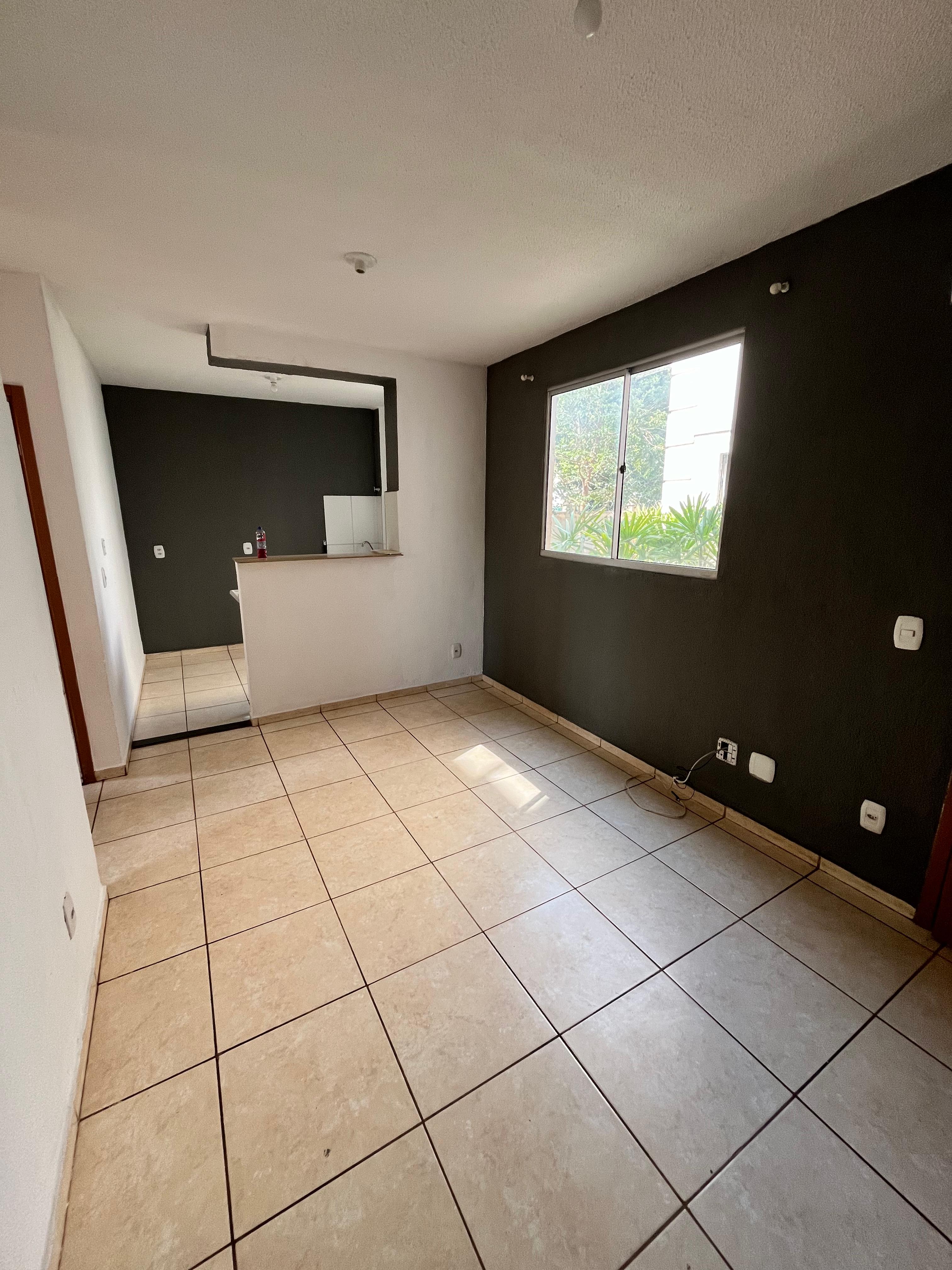 Condomínio Parque das Roseiras, apto térreo, 2 dormitórios, sala, cozinha e banheiro