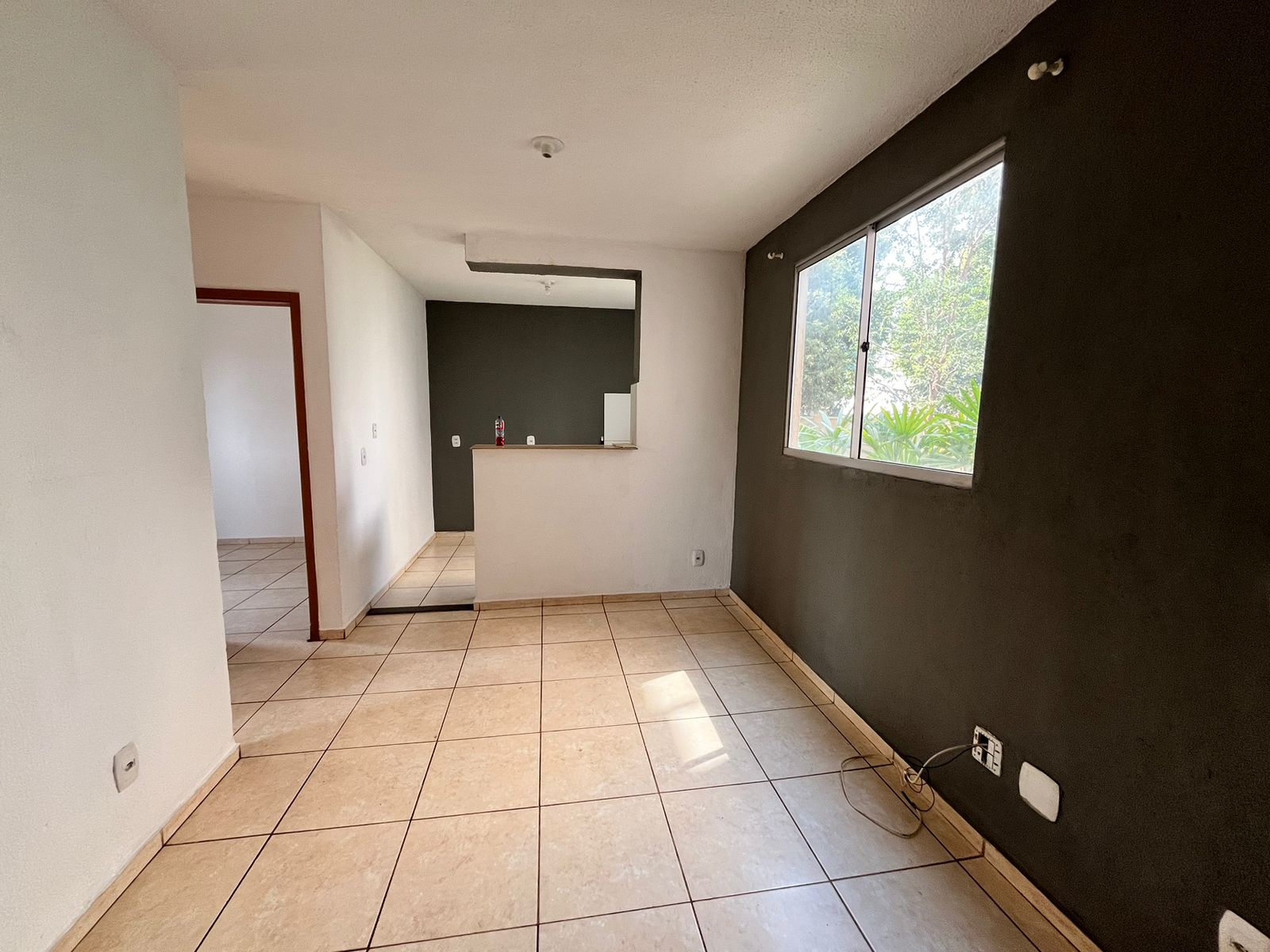 Condomínio Parque das Roseiras, apto térreo, 2 dormitórios, sala, cozinha e banheiro