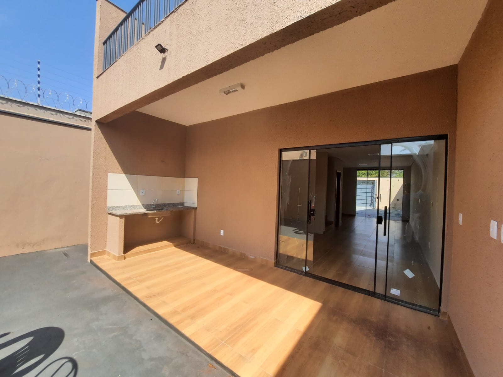 Sobrado à venda, 140m², 02 suítes, Jardim Recanto das Flores, Bonfim Paulista, SP
