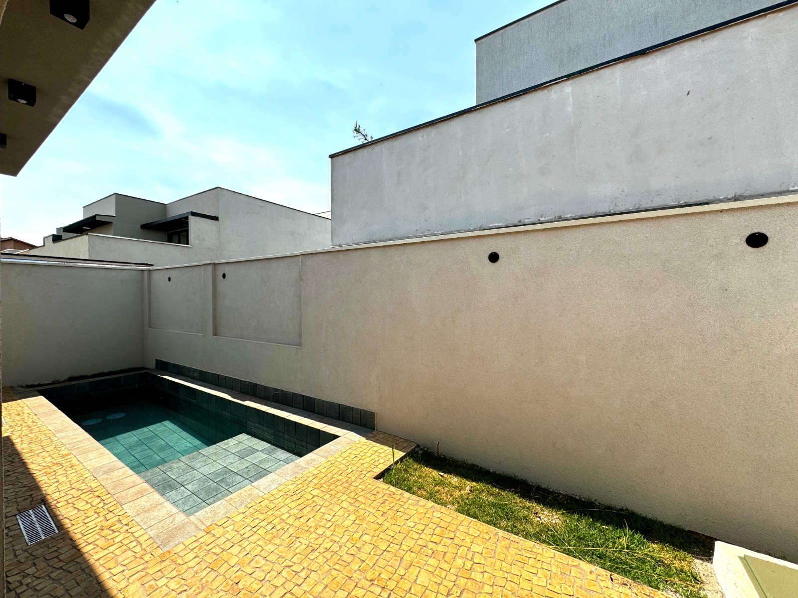 Casa à venda, 151m² area construida, 3 suites, lavabo, 4 vagas de garagem, Cond. Aroeira, Vivendas da Mata, Ribeirão Preto, SP