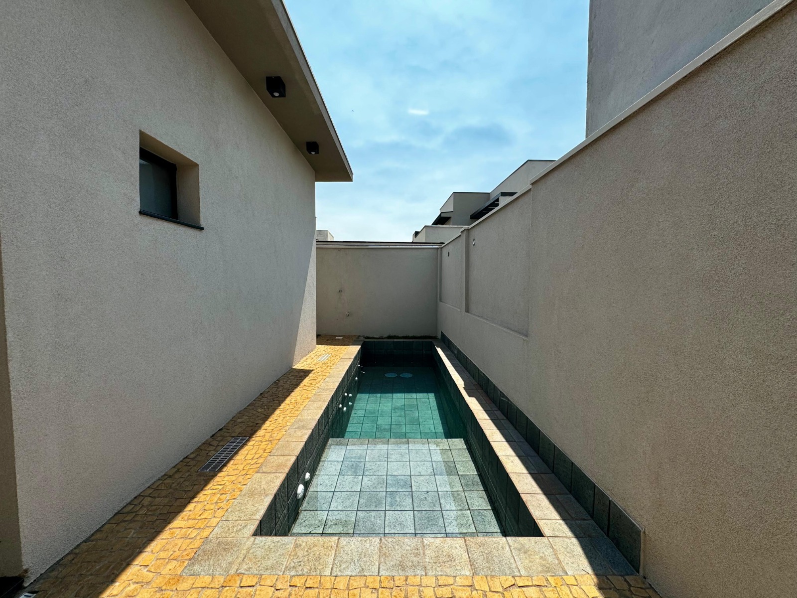 Casa à venda, 151m² area construida, 3 suites, lavabo, 4 vagas de garagem, Cond. Aroeira, Vivendas da Mata, Ribeirão Preto, SP